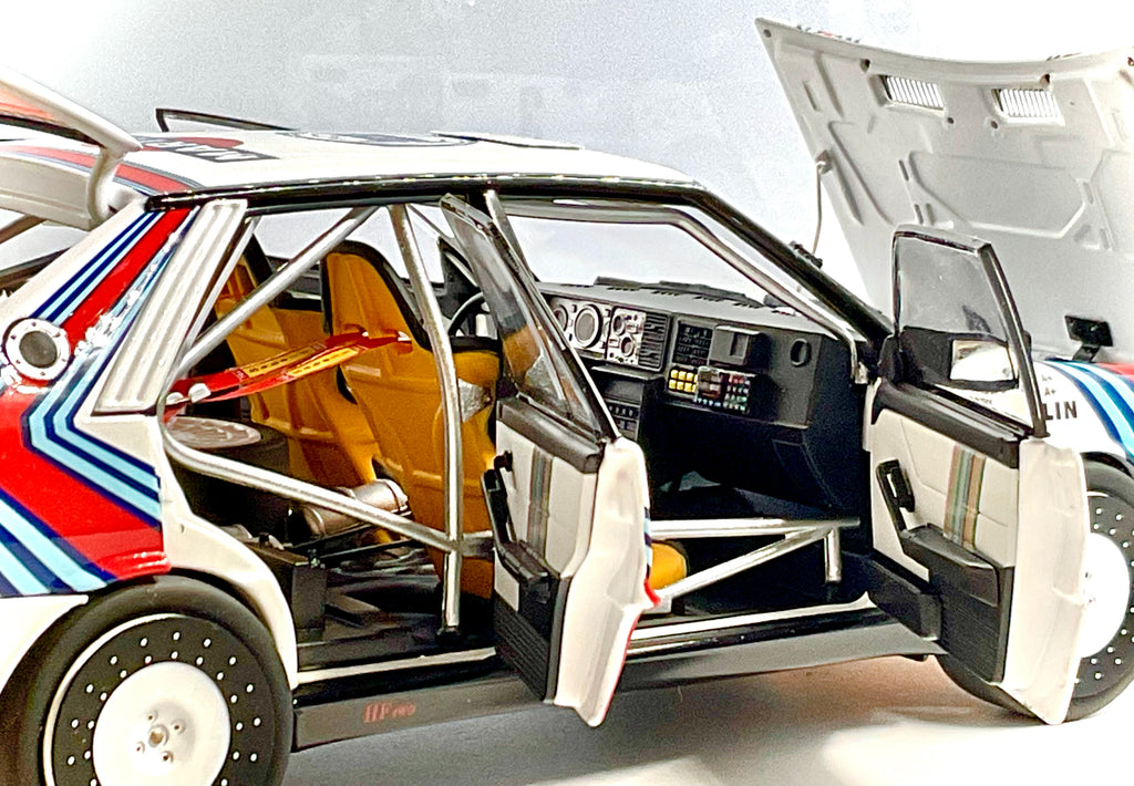 LANCIA DELTA HF 4WD del 1988 , KYOSHO scala 1/18