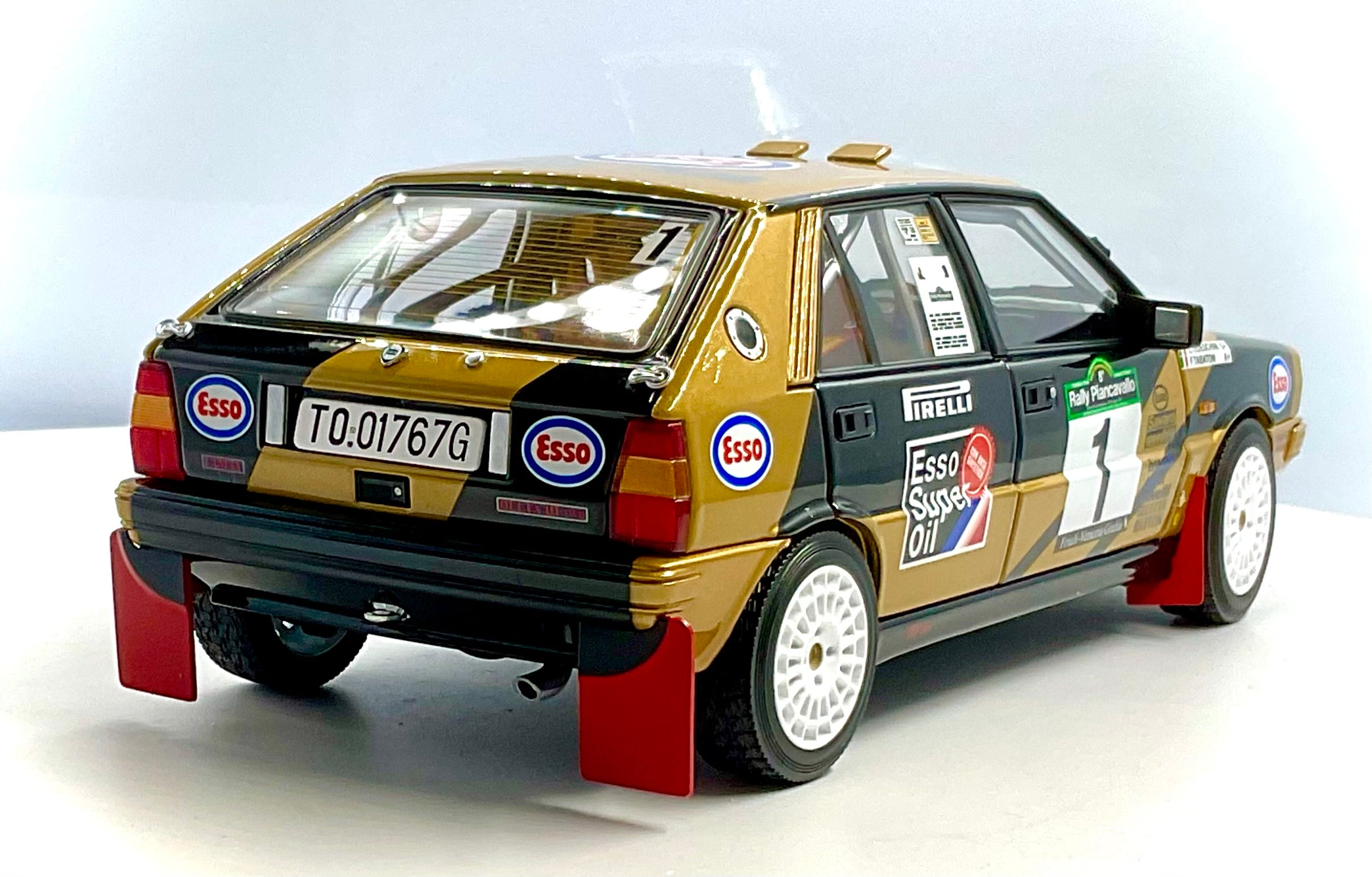 LANCIA DELTA HF4WD del 1987 , KYOSHO scala 1/18