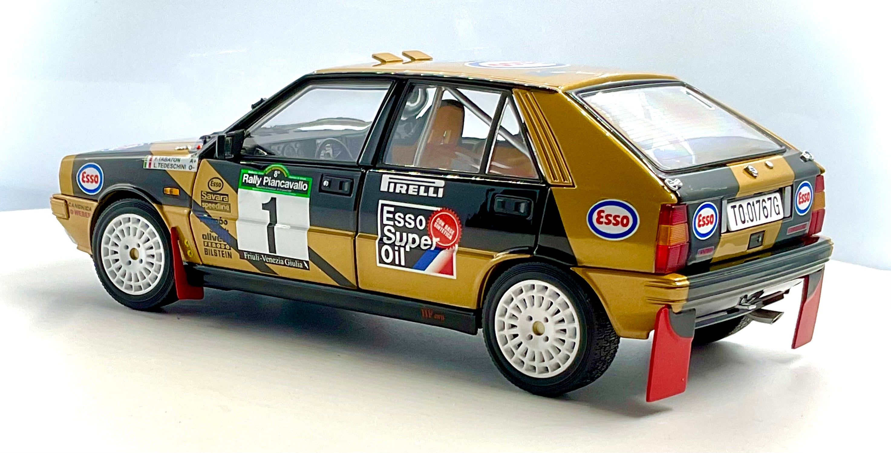 LANCIA DELTA HF4WD del 1987 , KYOSHO scala 1/18