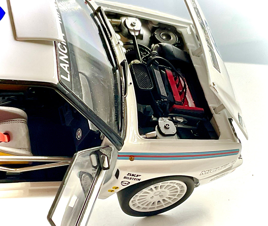 LANCIA DELTA HF INTEGRALE EVOLUZIONE , KYOSHO scala 1/18