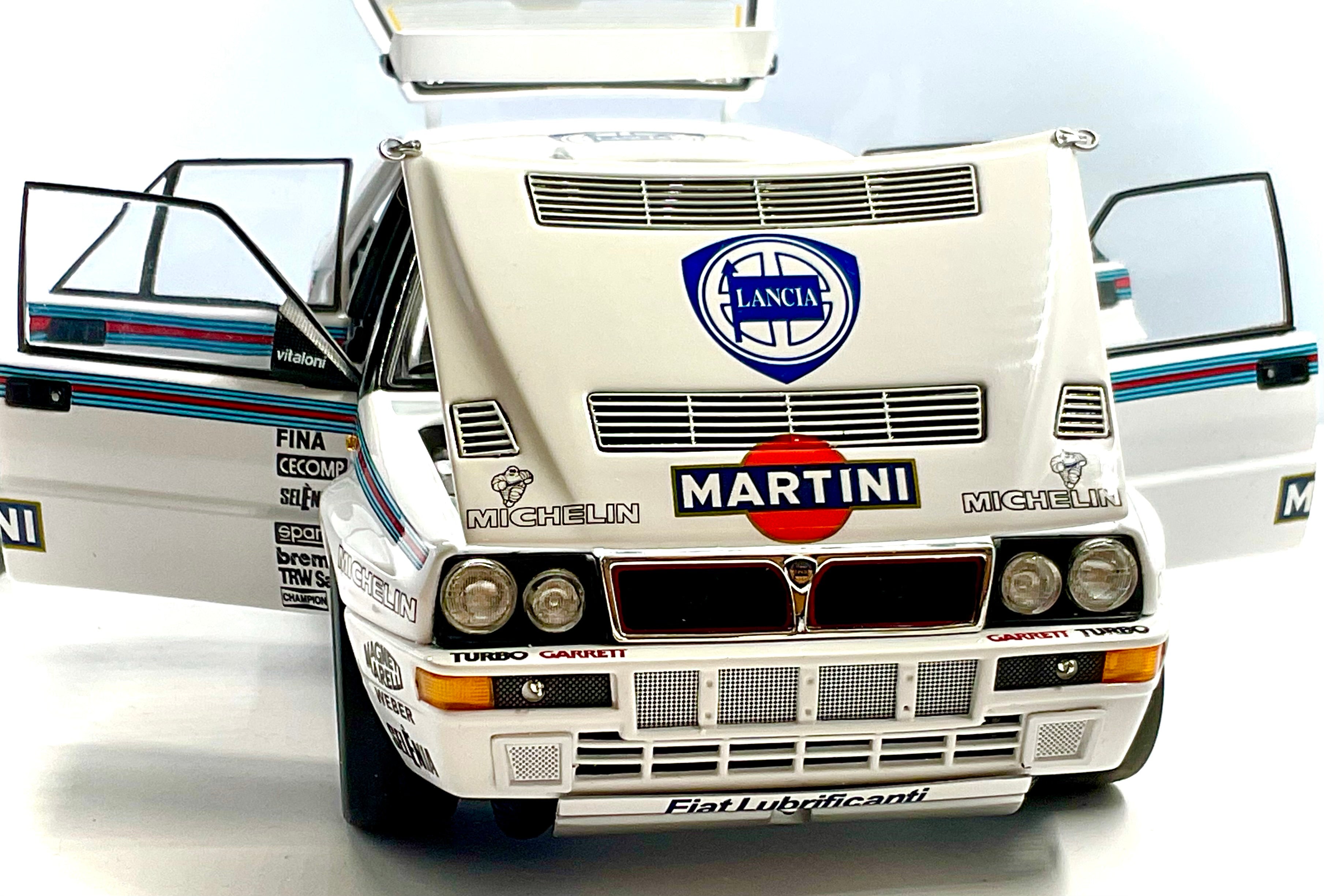 LANCIA DELTA HF INTEGRALE EVOLUZIONE , KYOSHO scala 1/18