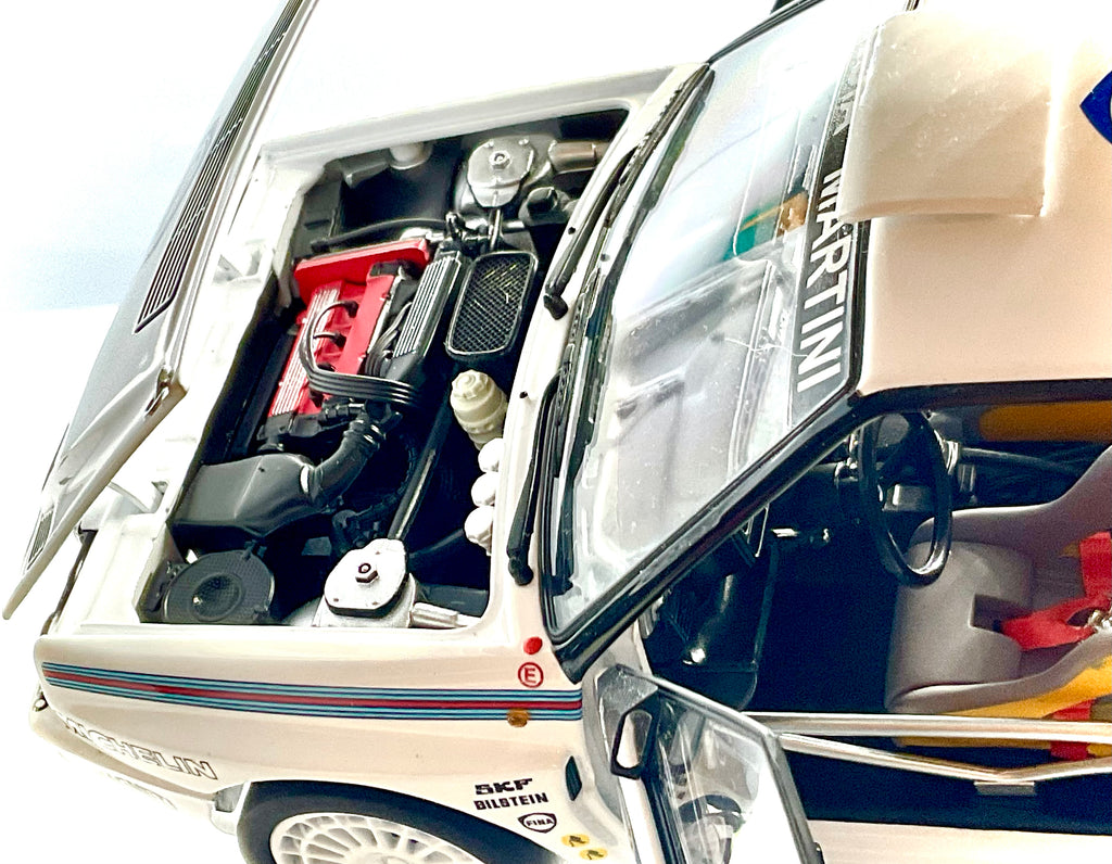 LANCIA DELTA HF INTEGRALE EVOLUZIONE , KYOSHO scala 1/18