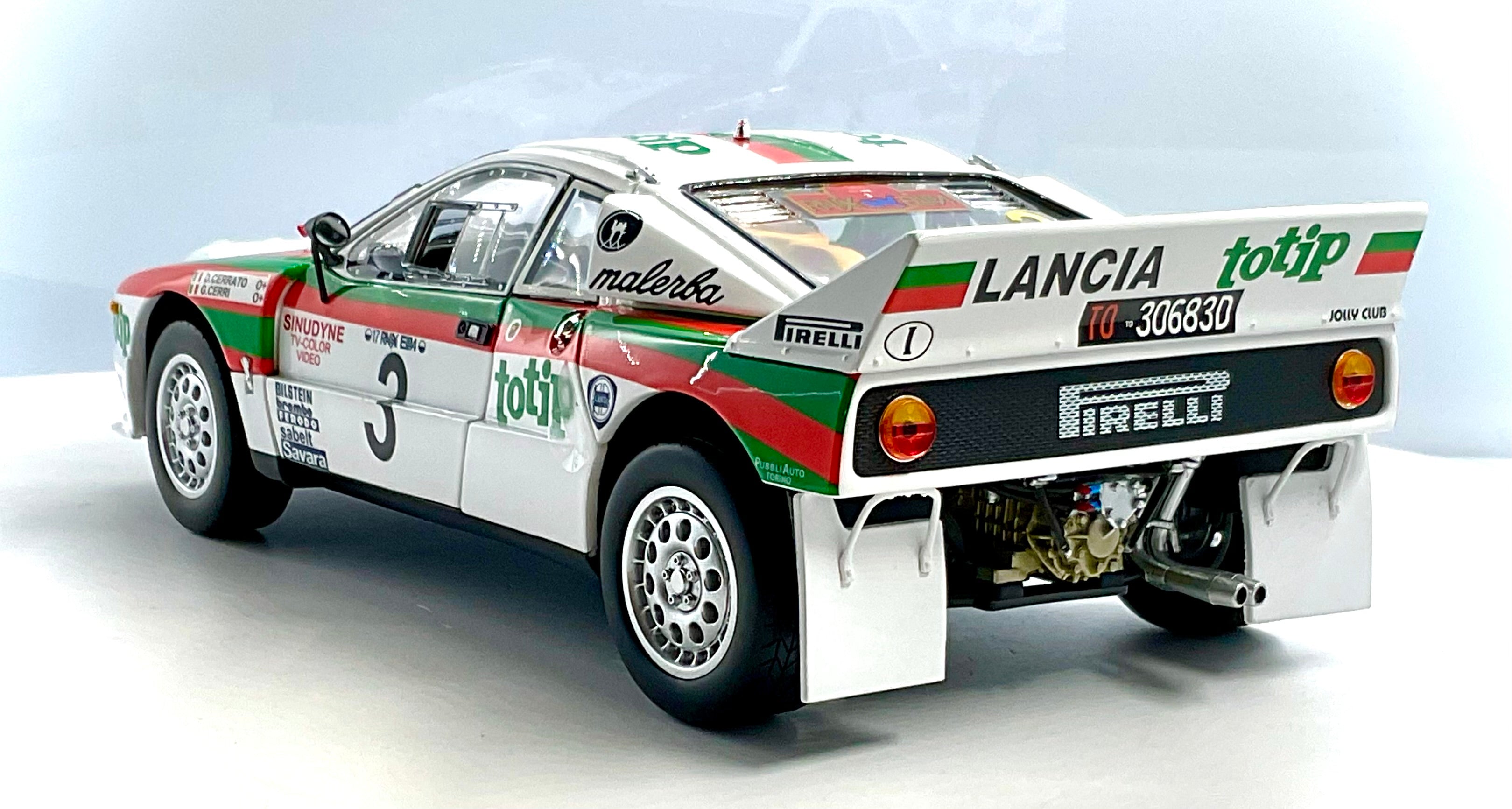 LANCIA RALLY 037  del 1985 , KYOSHO scala 1/18