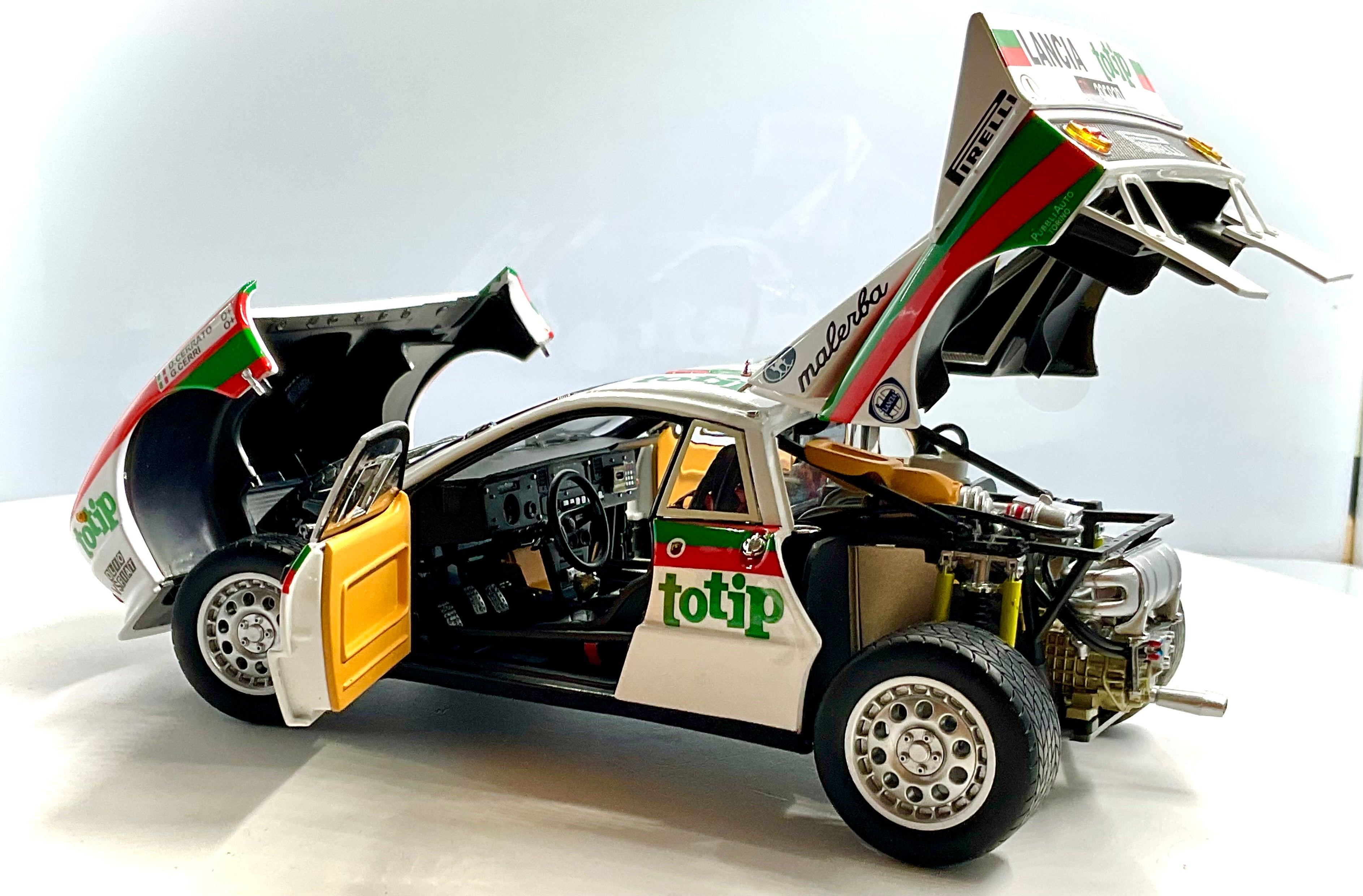 LANCIA RALLY 037  del 1985 , KYOSHO scala 1/18