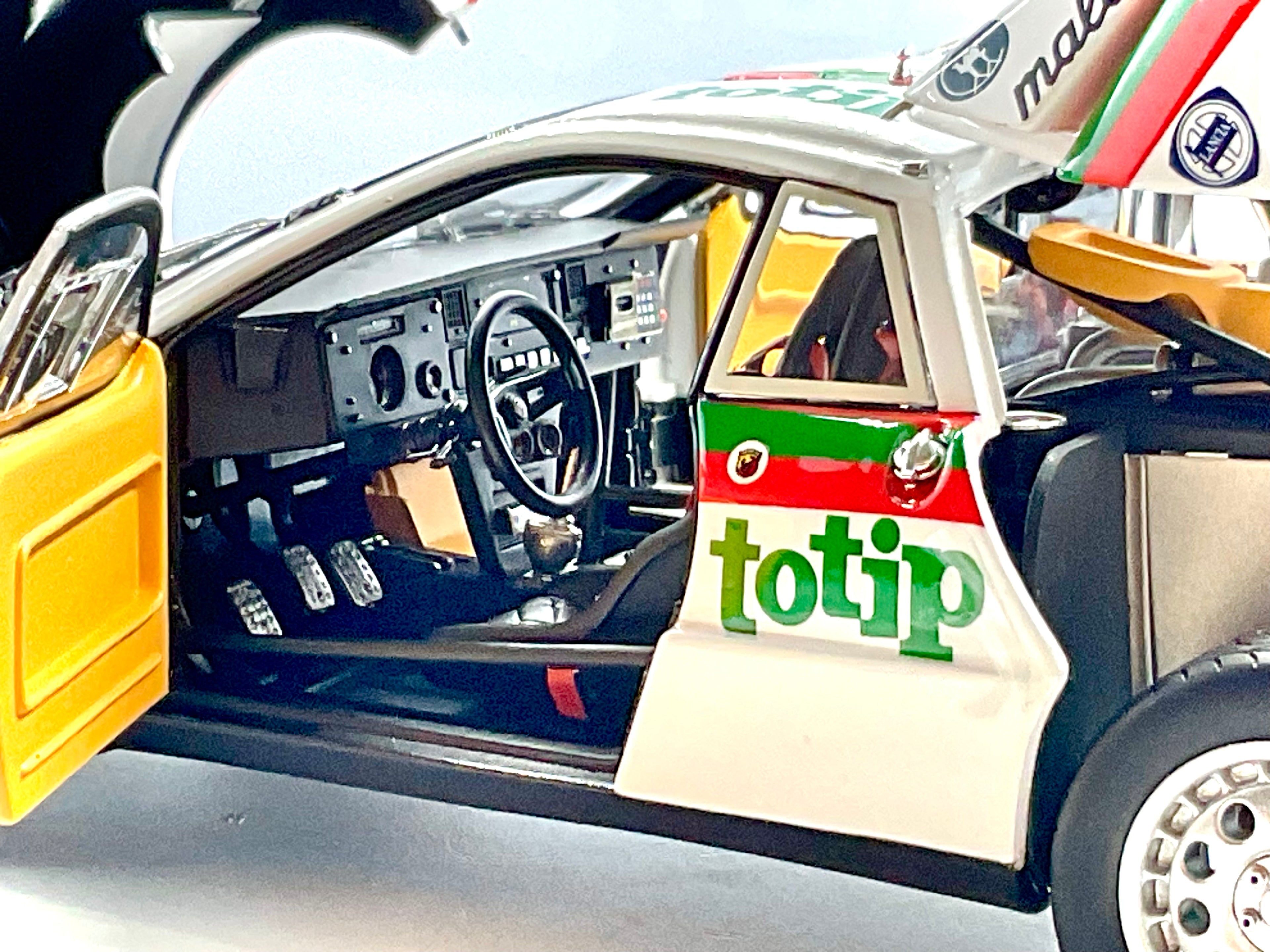 LANCIA RALLY 037  del 1985 , KYOSHO scala 1/18