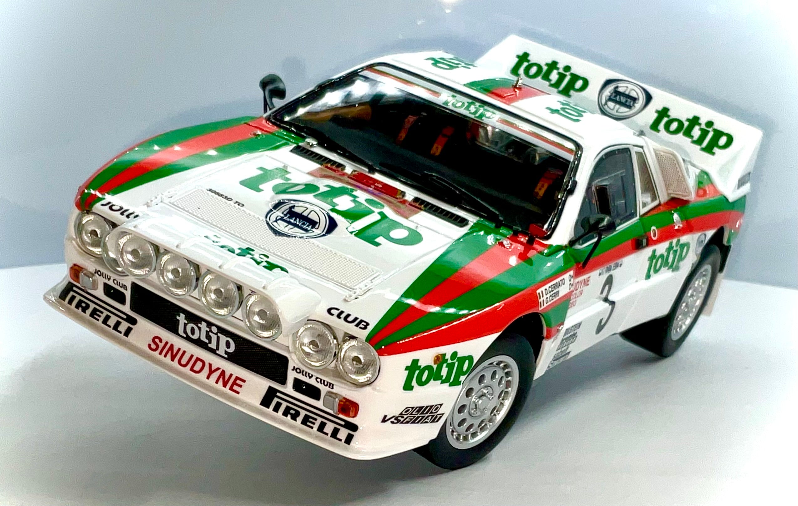 LANCIA RALLY 037  del 1985 , KYOSHO scala 1/18