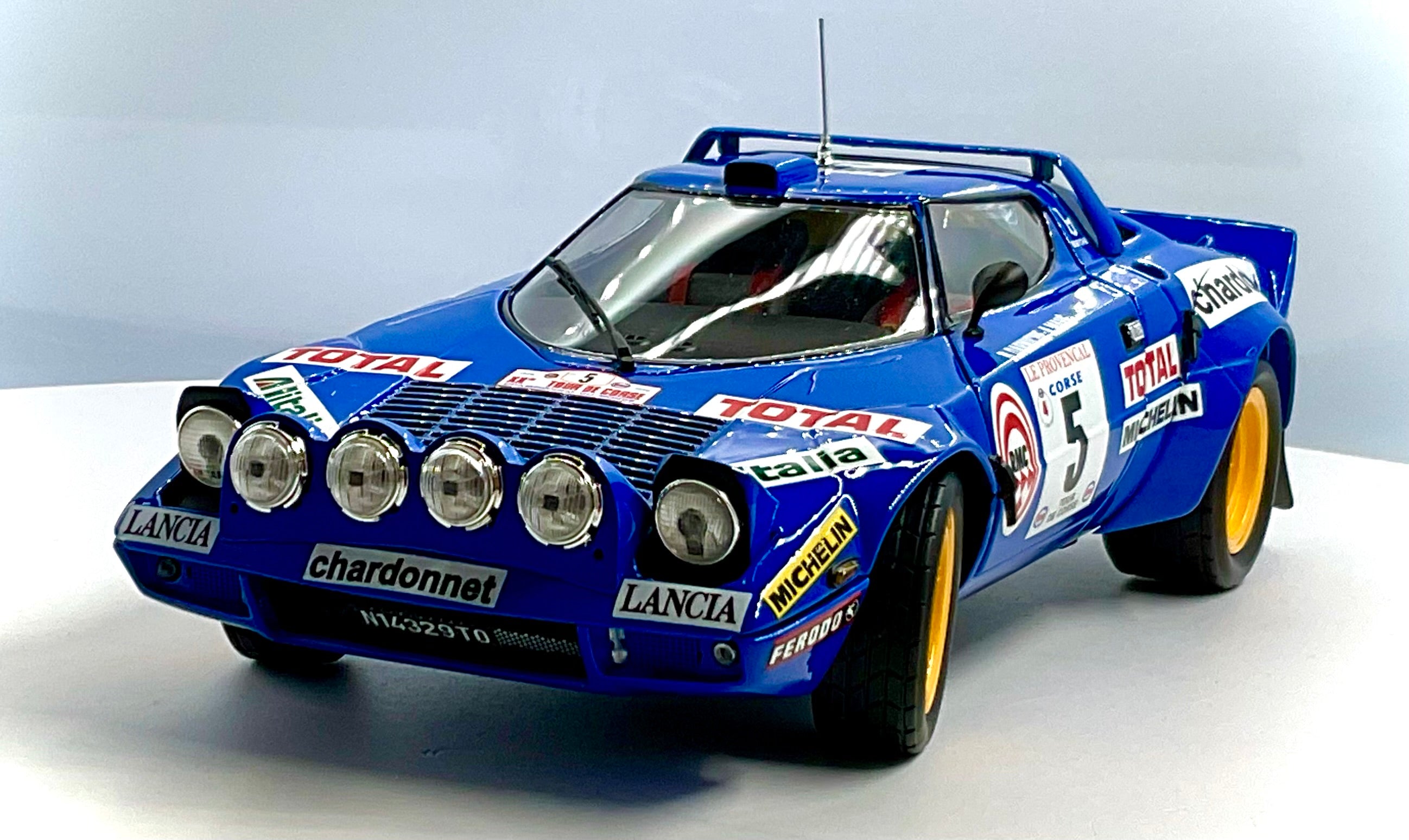 LANCIA STRATOS HF del 1976 , KYOSHO scala 1/18