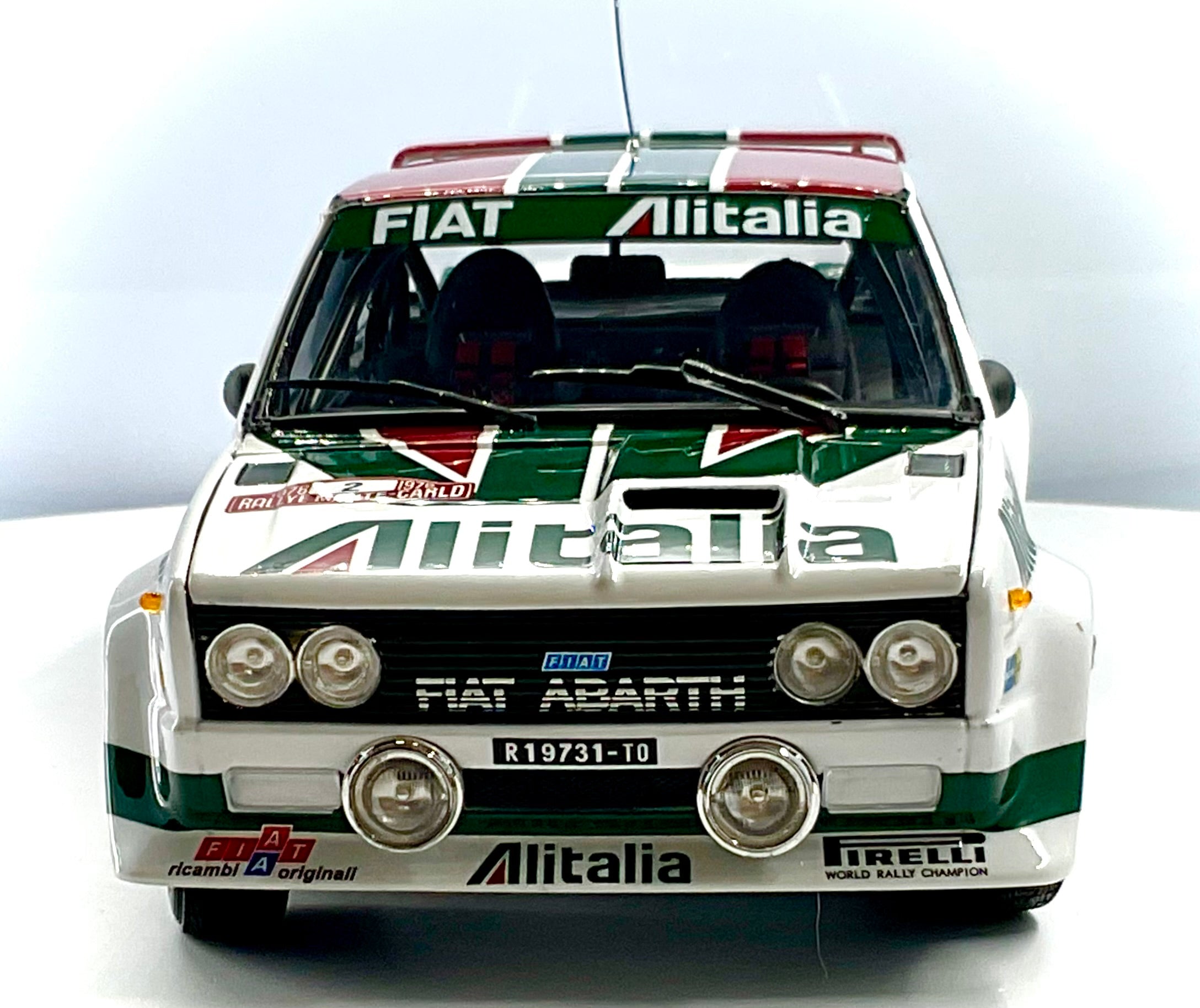 FIAT 131 ABARTH del 1976 , KYOSHO scala 1/18