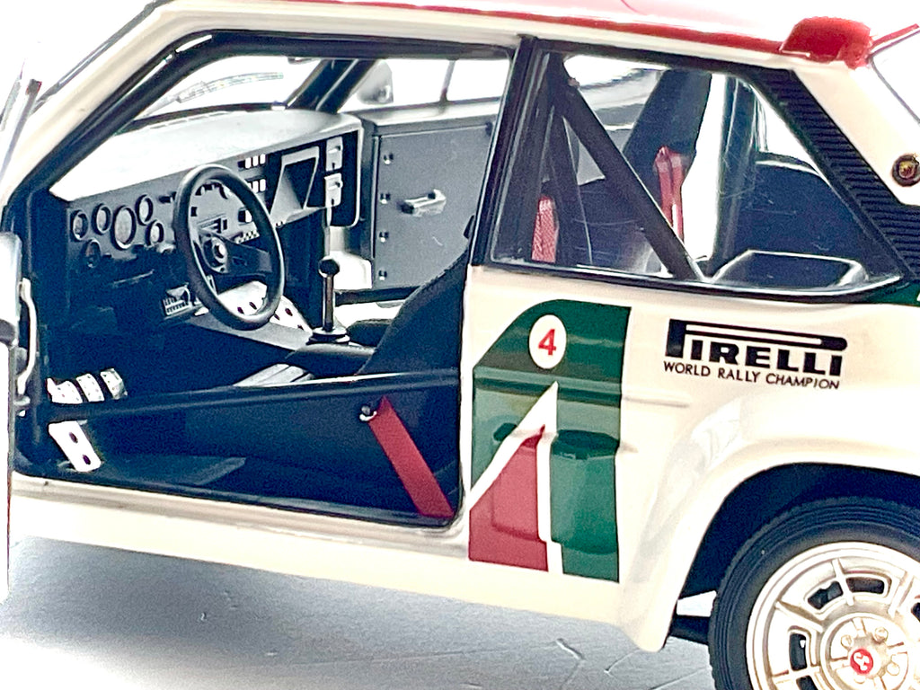 FIAT 131 ABARTH del 1976 , KYOSHO scala 1/18