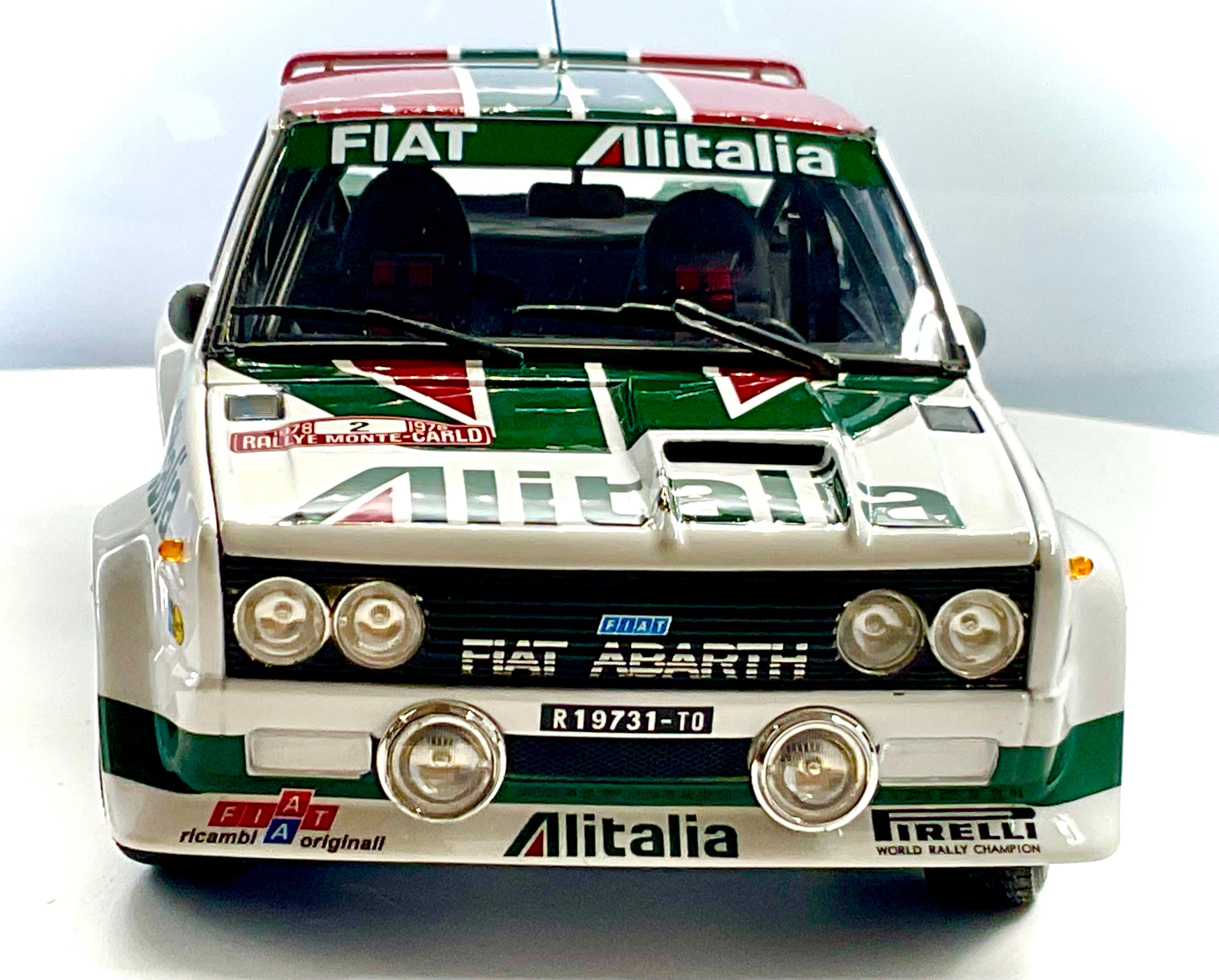 FIAT 131 ABARTH del 1976 , KYOSHO scala 1/18