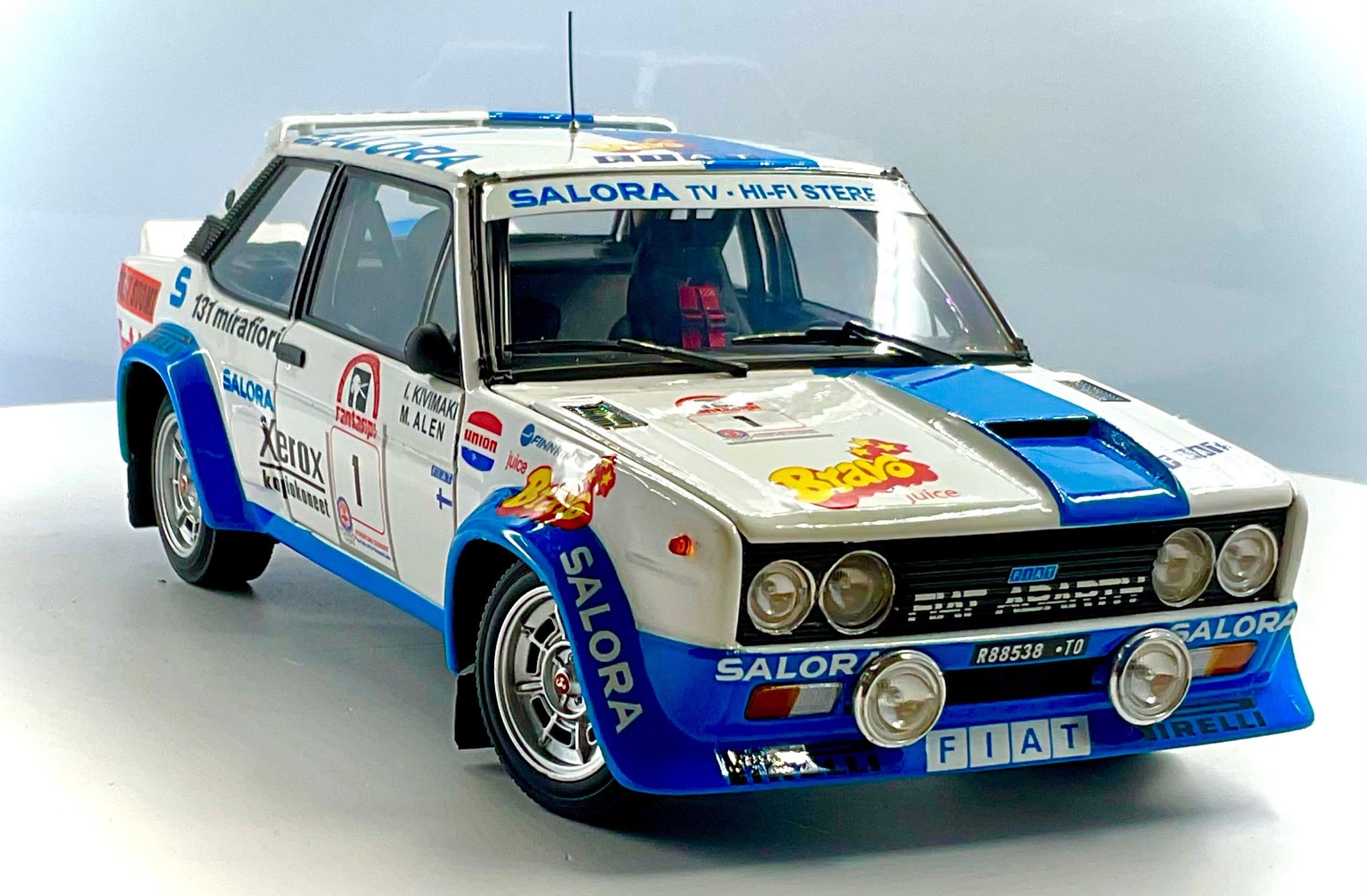 FIAT 131 ABART del 1980 , KYOSHO scala 1/18