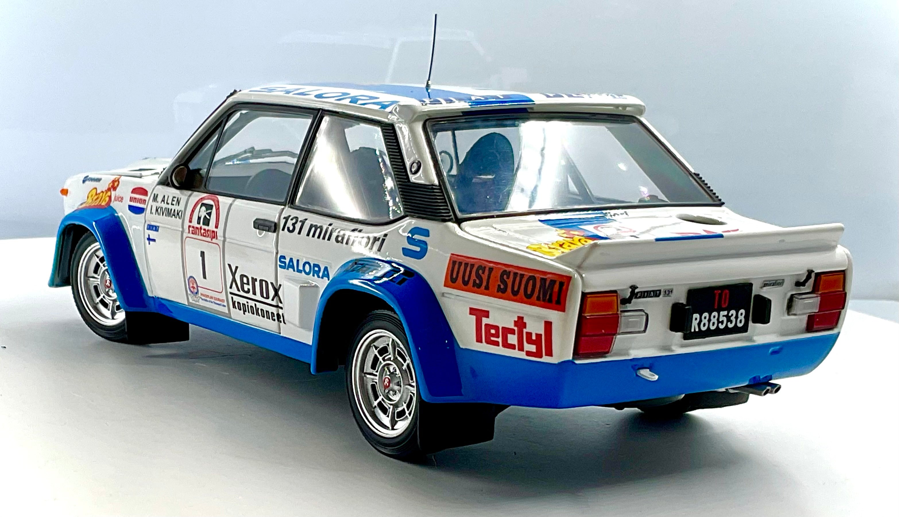 FIAT 131 ABART del 1980 , KYOSHO scala 1/18