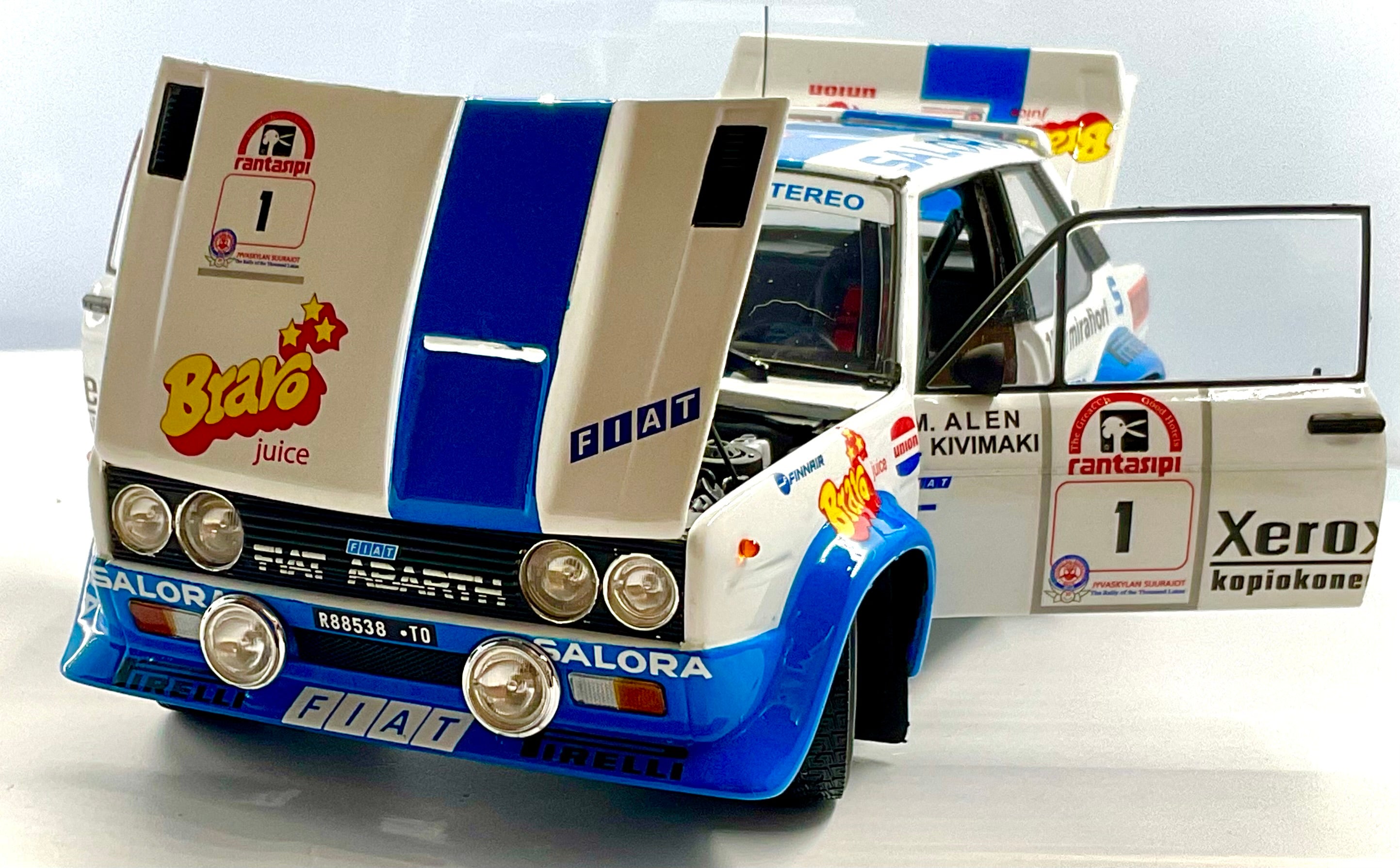 FIAT 131 ABART del 1980 , KYOSHO scala 1/18