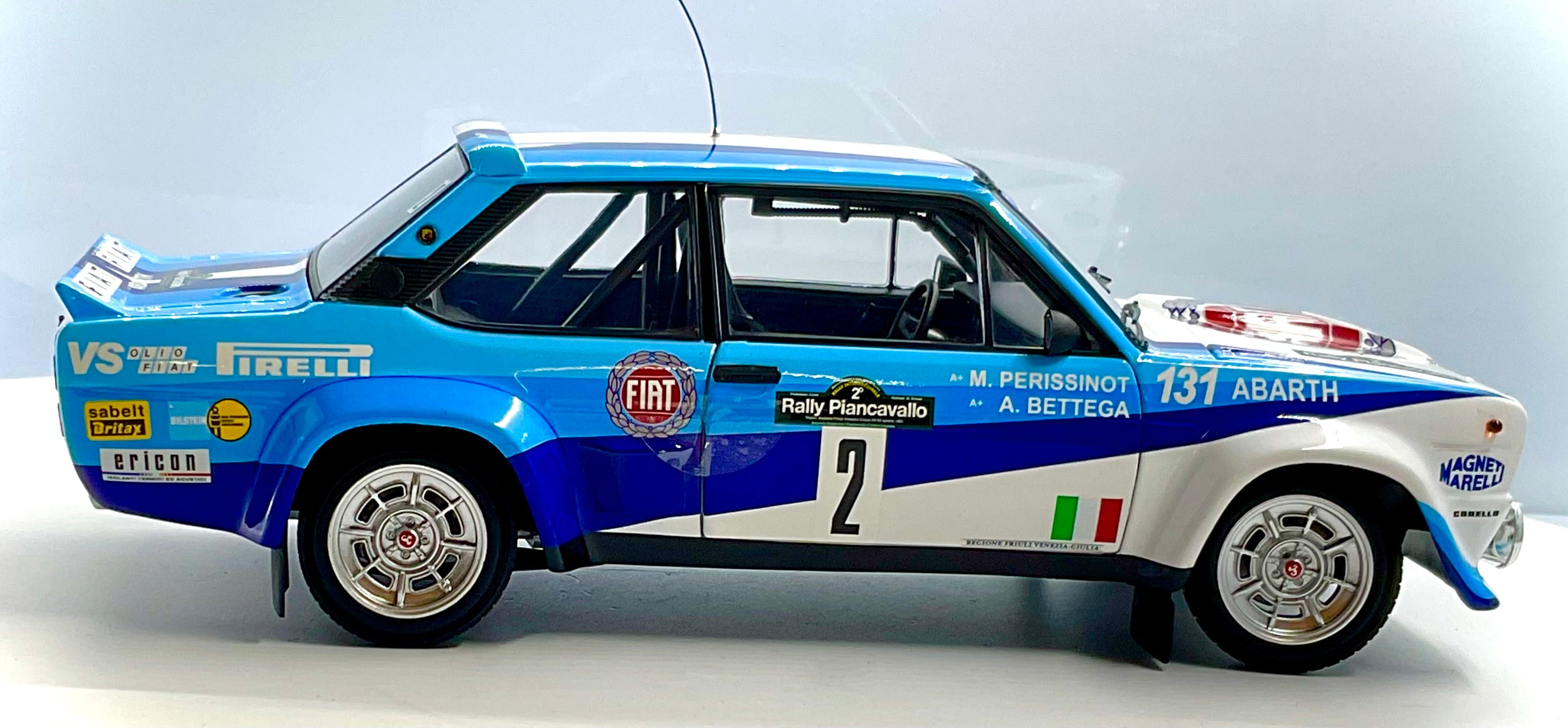 FIAT 131 ABARTH del 1981 , KYOSHO scala 1/18