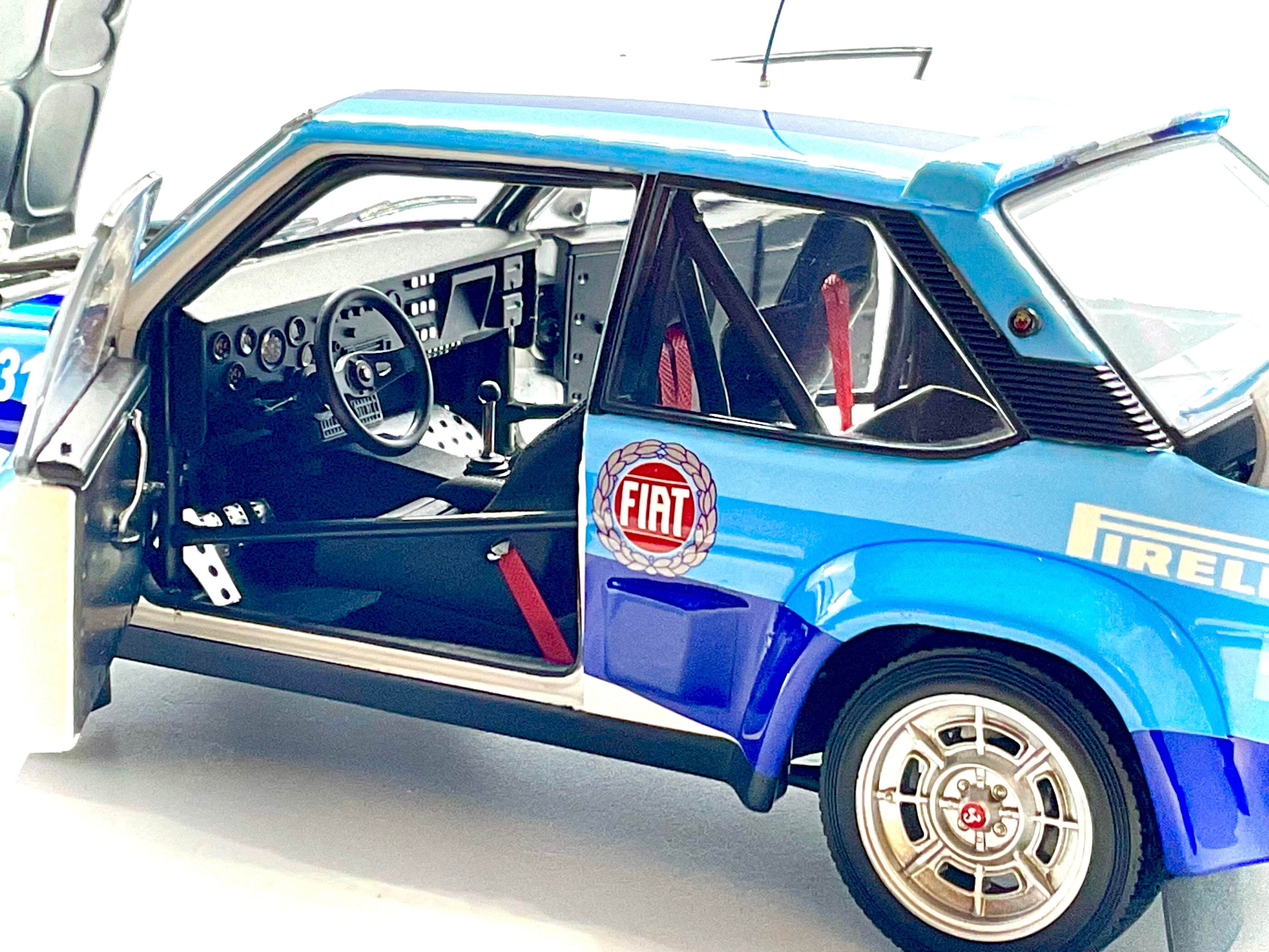FIAT 131 ABARTH del 1981 , KYOSHO scala 1/18