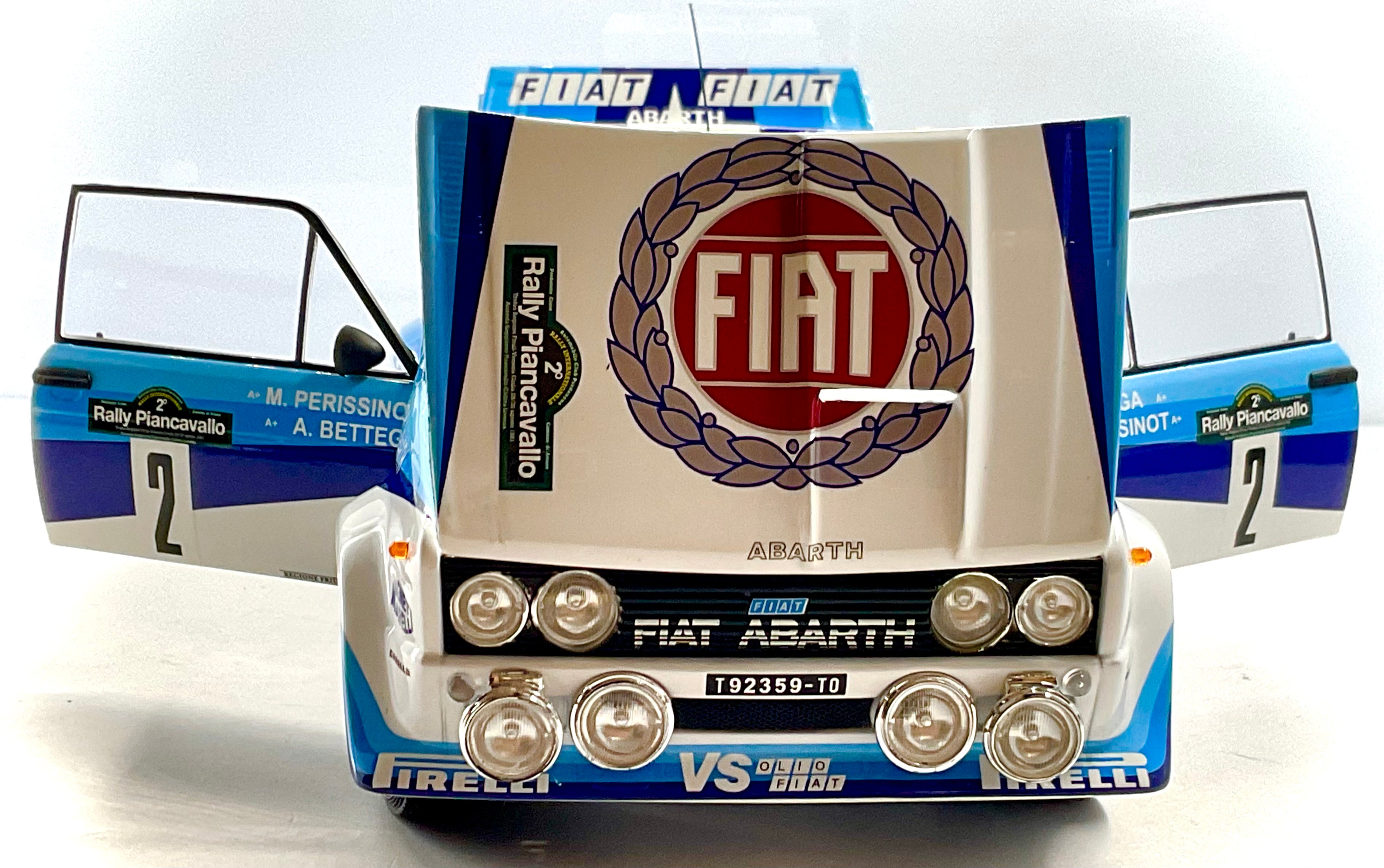 FIAT 131 ABARTH del 1981 , KYOSHO scala 1/18