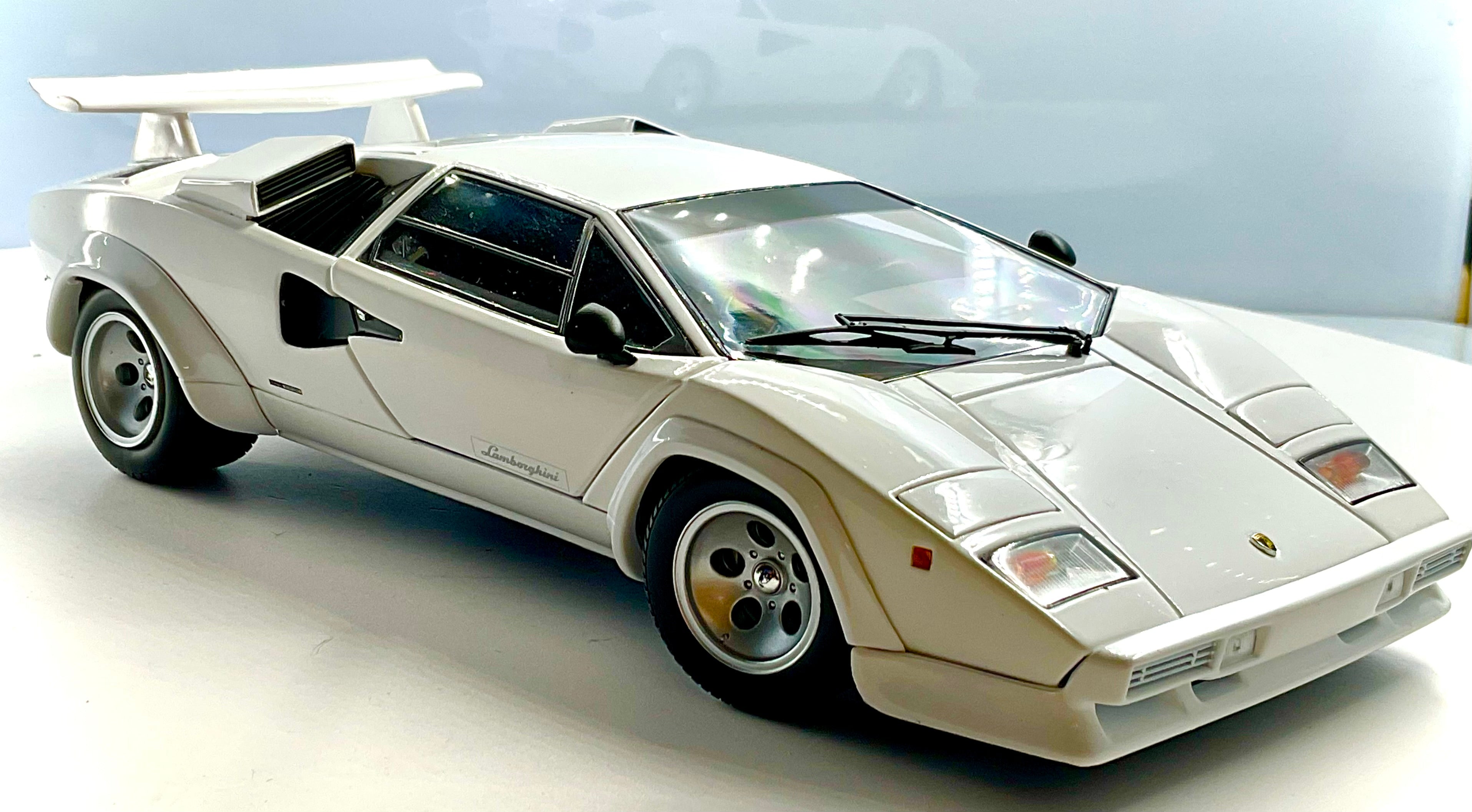 LAMBORGHINI COUNTACH LP400S , KYOSHO scala 1/18