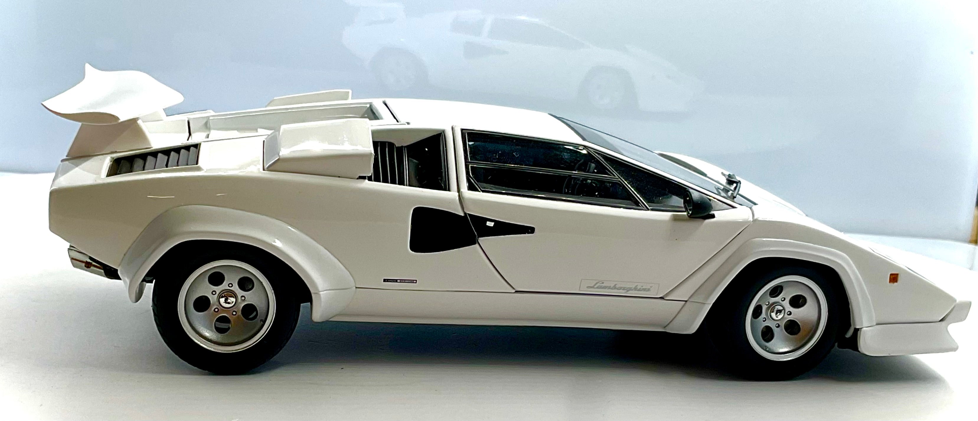 LAMBORGHINI COUNTACH LP400S , KYOSHO scala 1/18