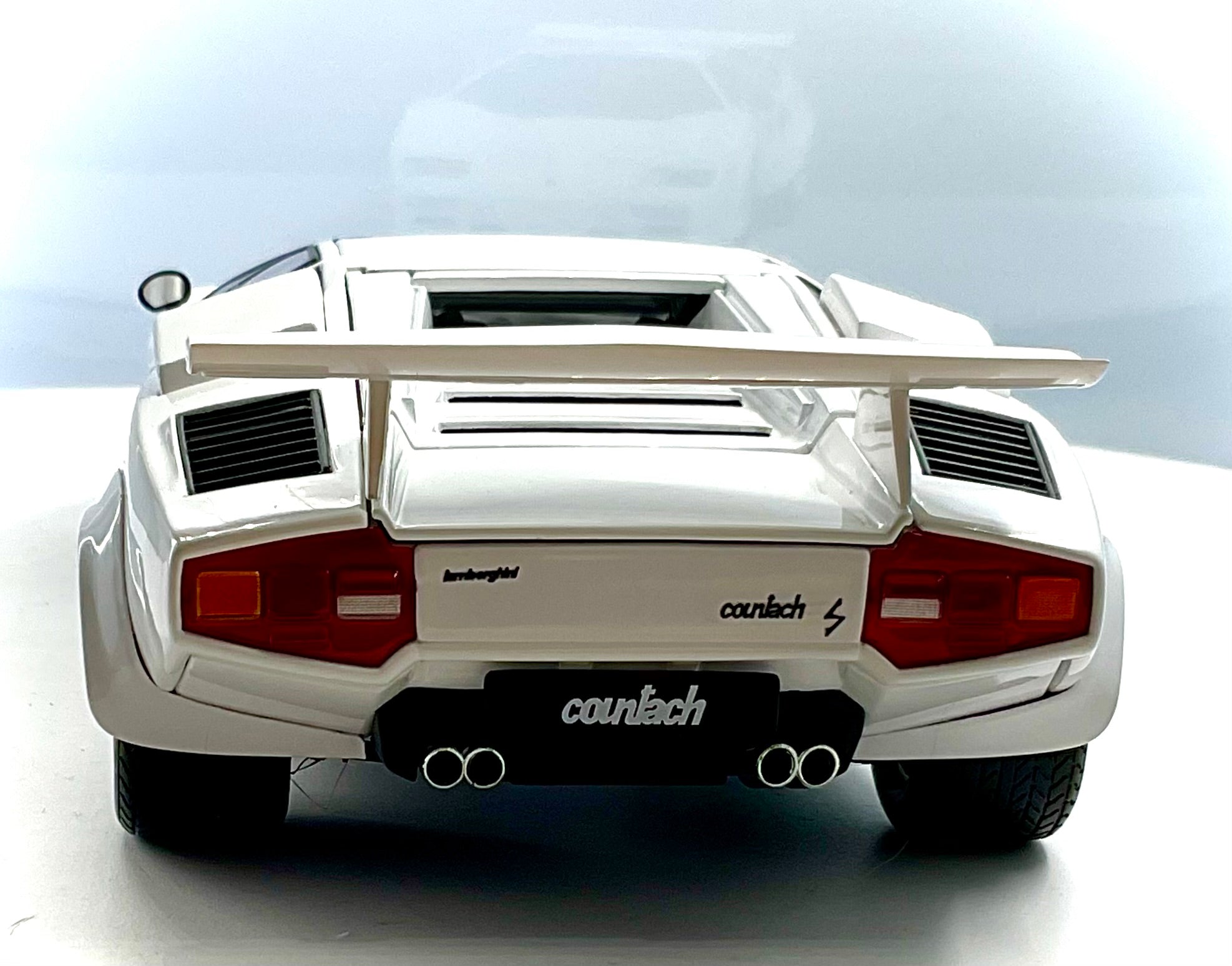 LAMBORGHINI COUNTACH LP400S , KYOSHO scala 1/18