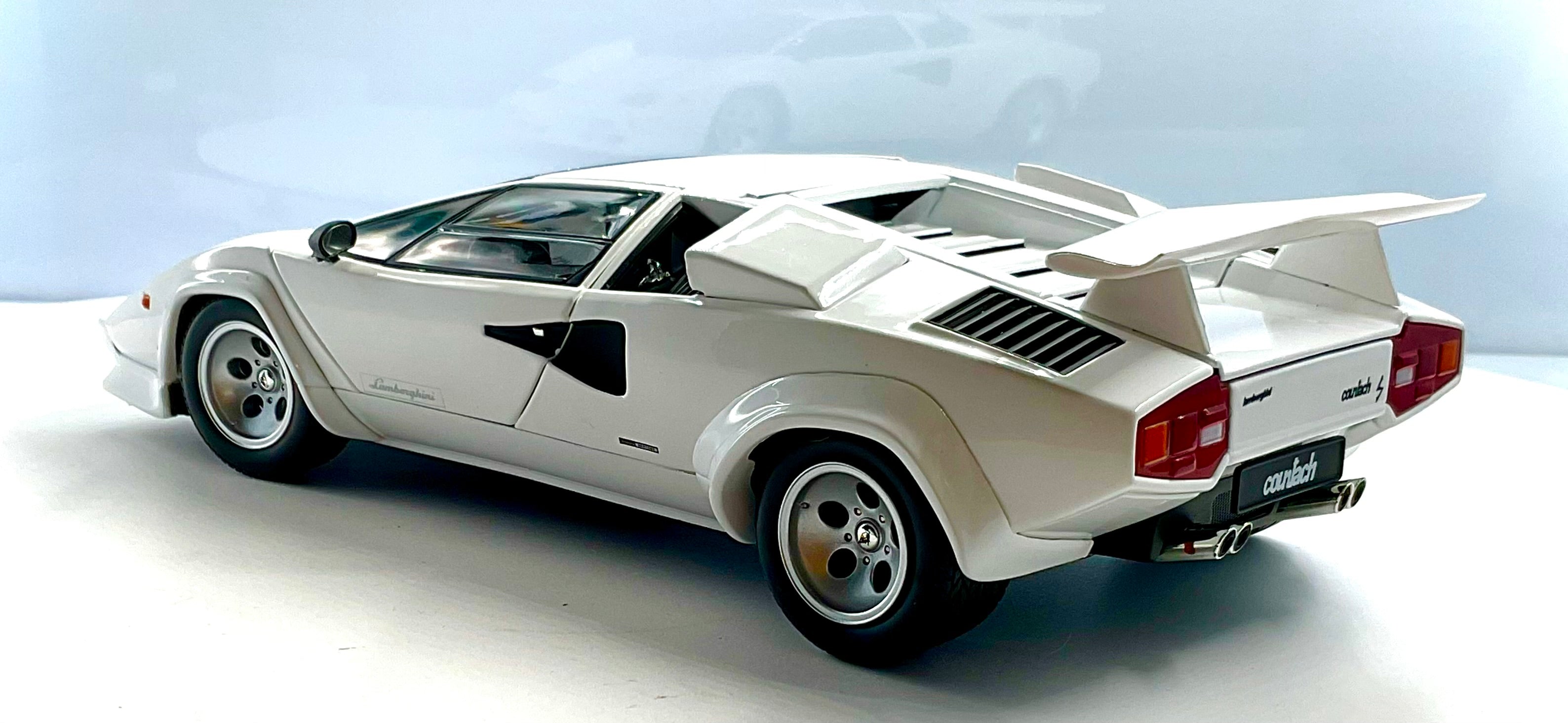 LAMBORGHINI COUNTACH LP400S , KYOSHO scala 1/18