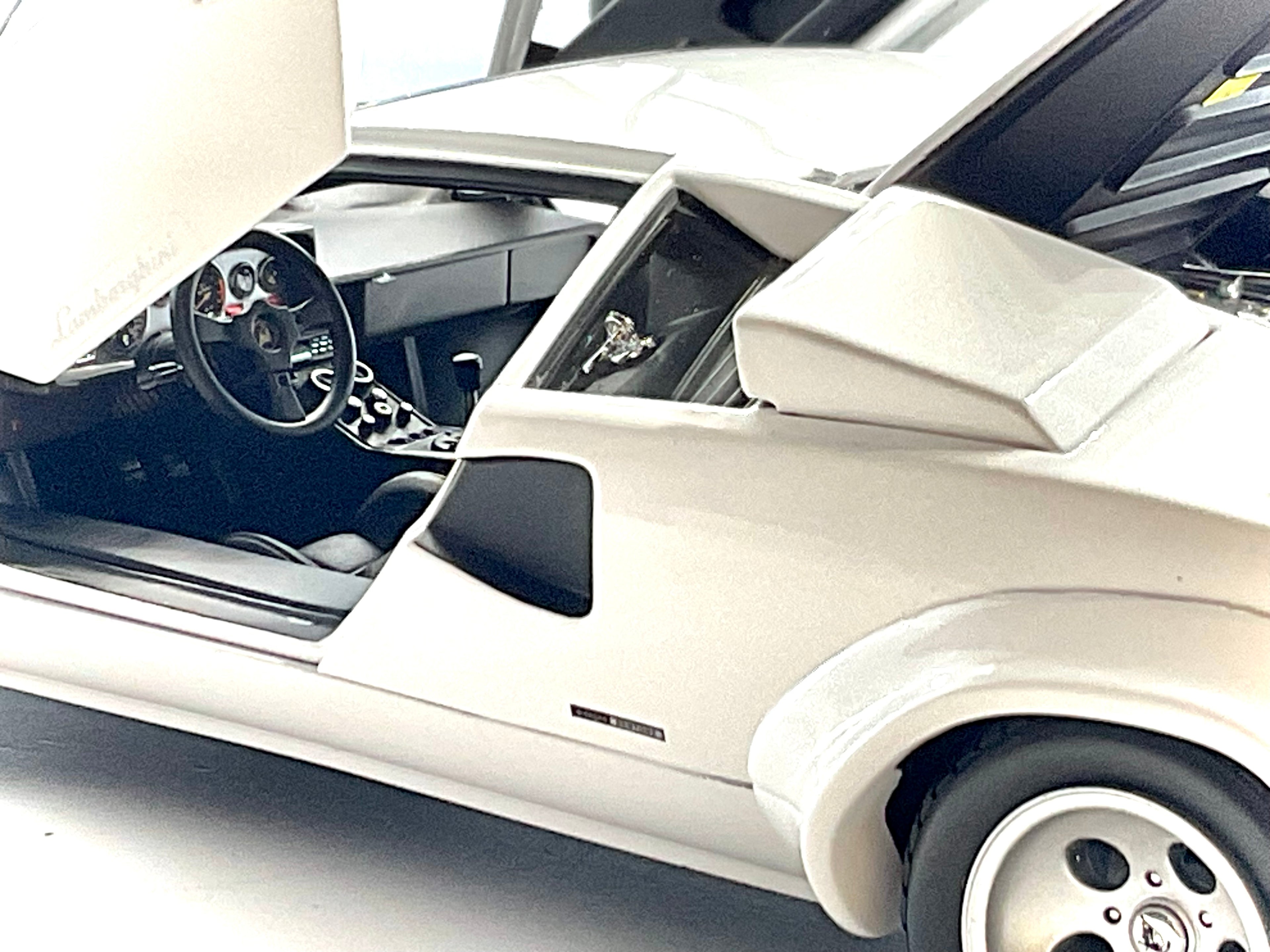 LAMBORGHINI COUNTACH LP400S , KYOSHO scala 1/18