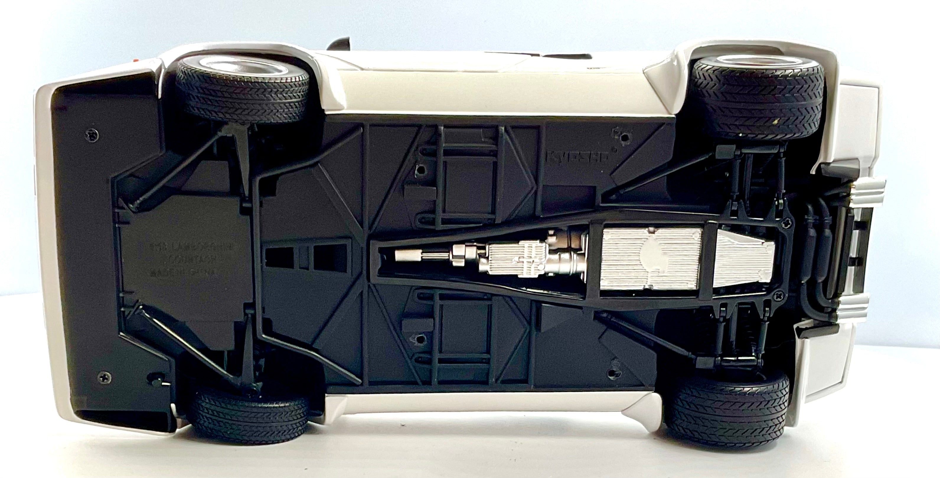 LAMBORGHINI COUNTACH LP400S , KYOSHO scala 1/18