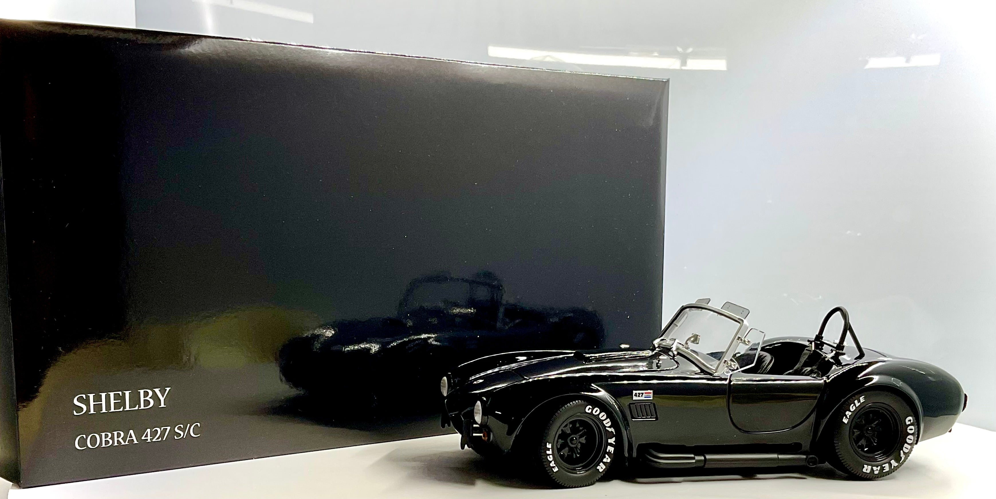 SHELBY COBRA 427S/C , KYOSHO scala 1/18