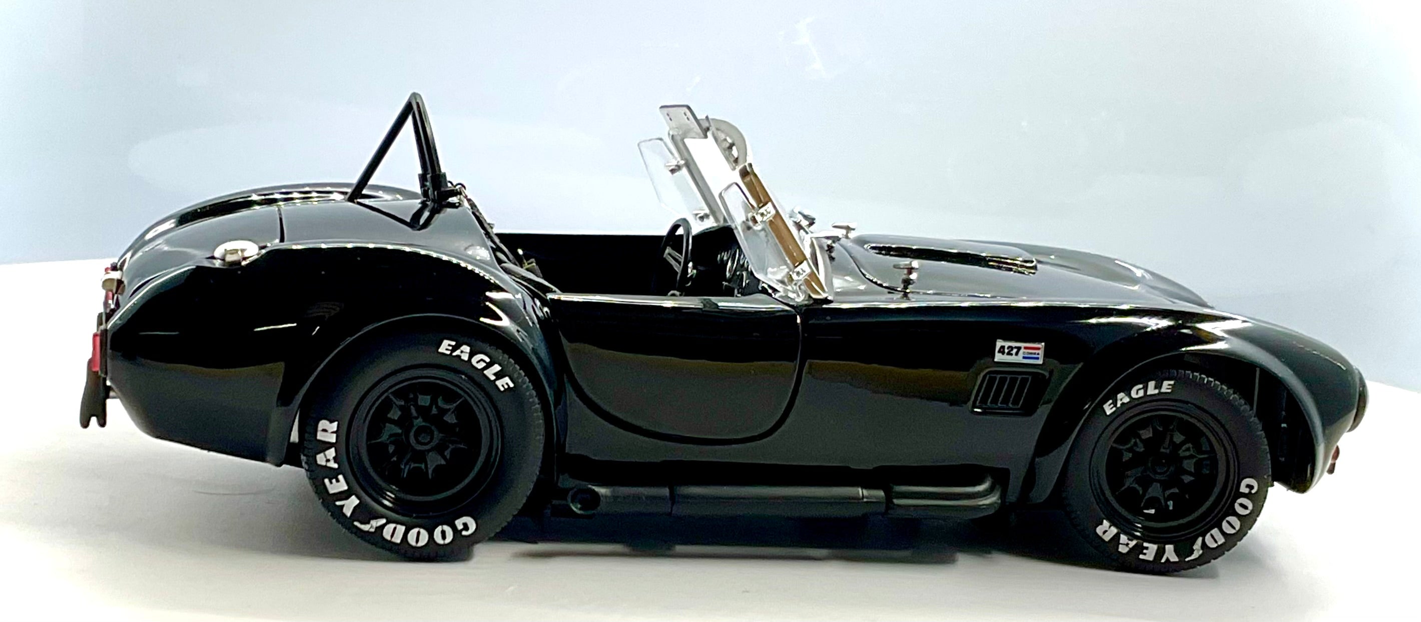 SHELBY COBRA 427S/C , KYOSHO scala 1/18
