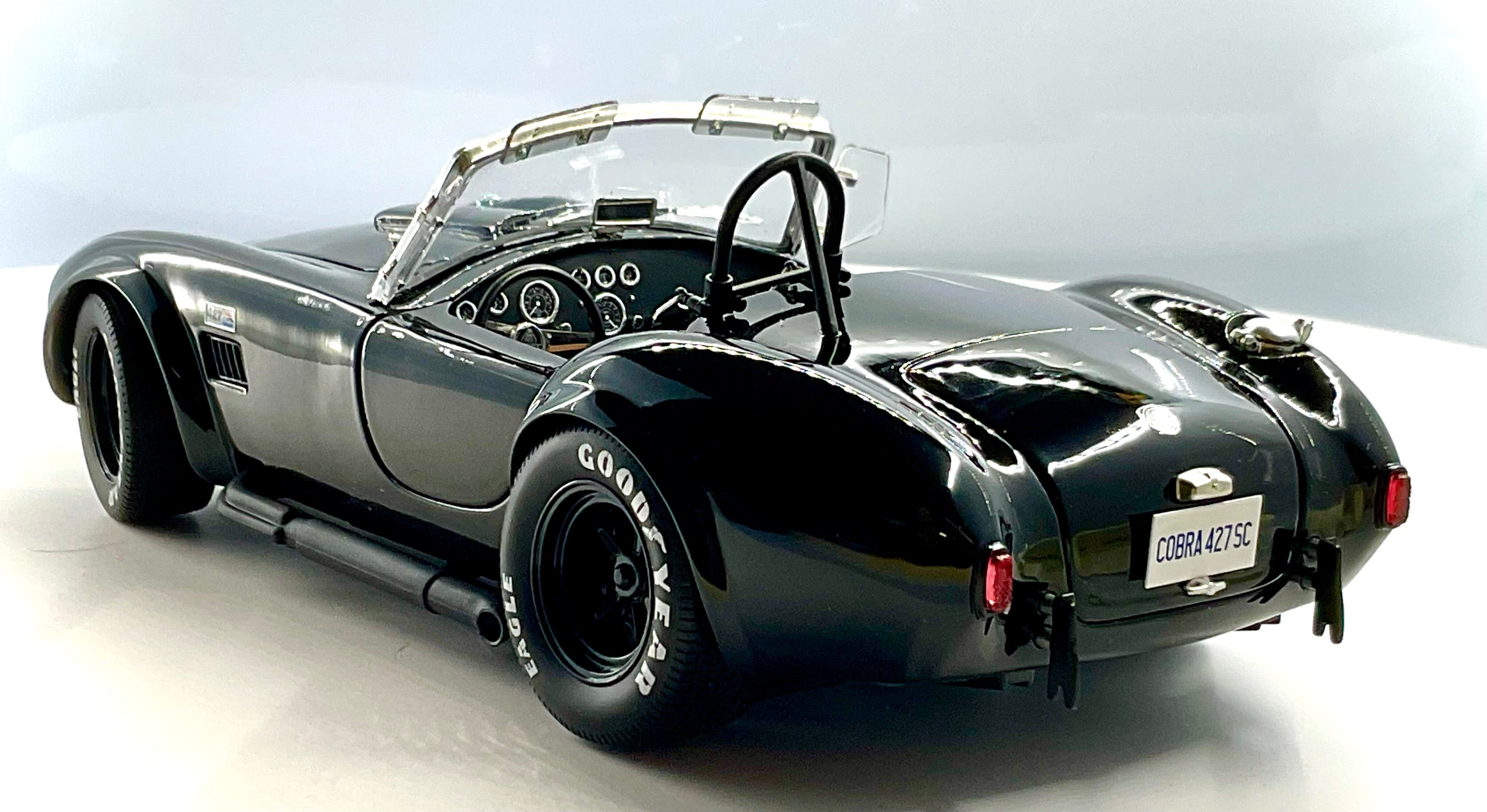 SHELBY COBRA 427S/C , KYOSHO scala 1/18