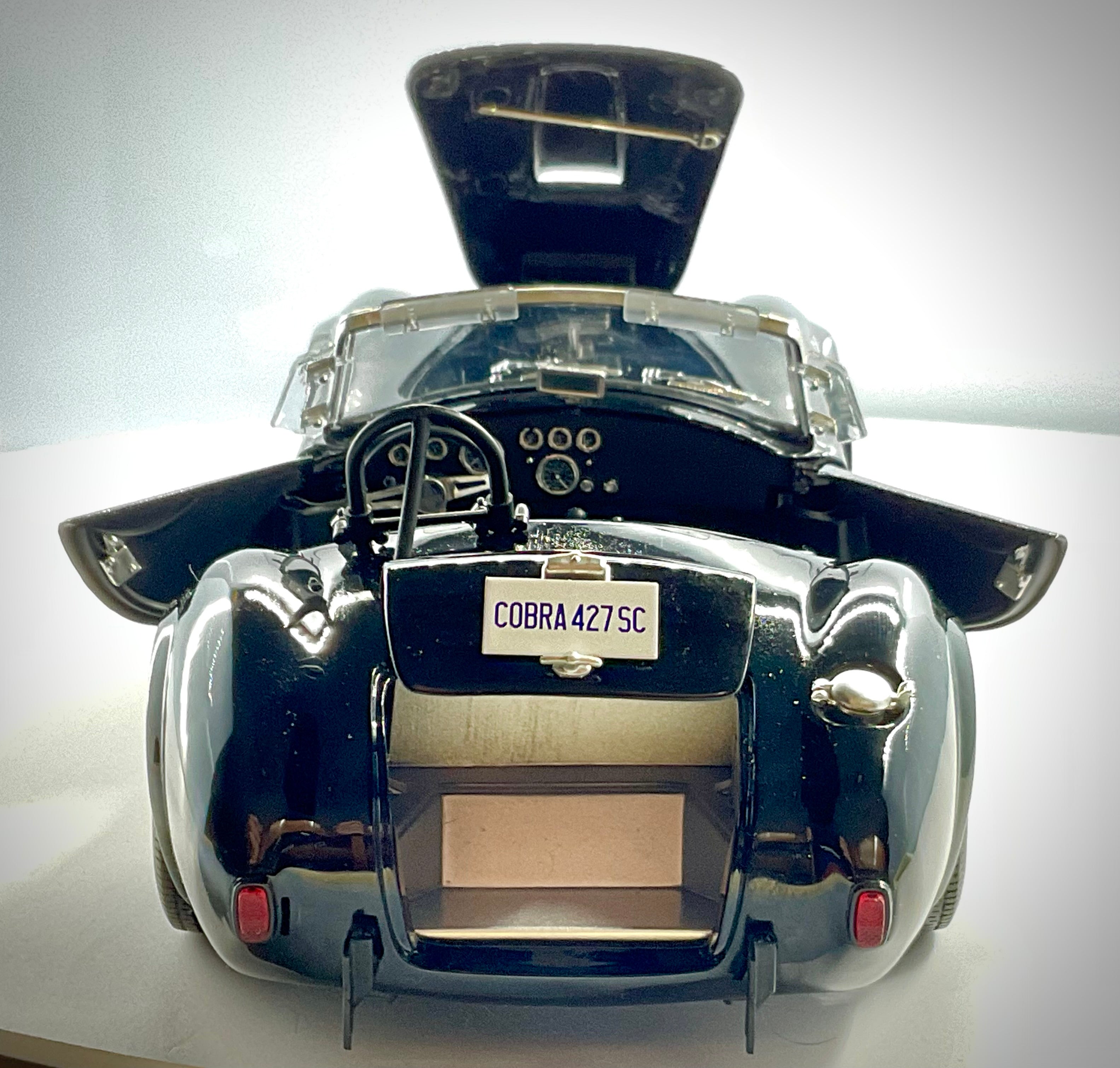 SHELBY COBRA 427S/C , KYOSHO scala 1/18