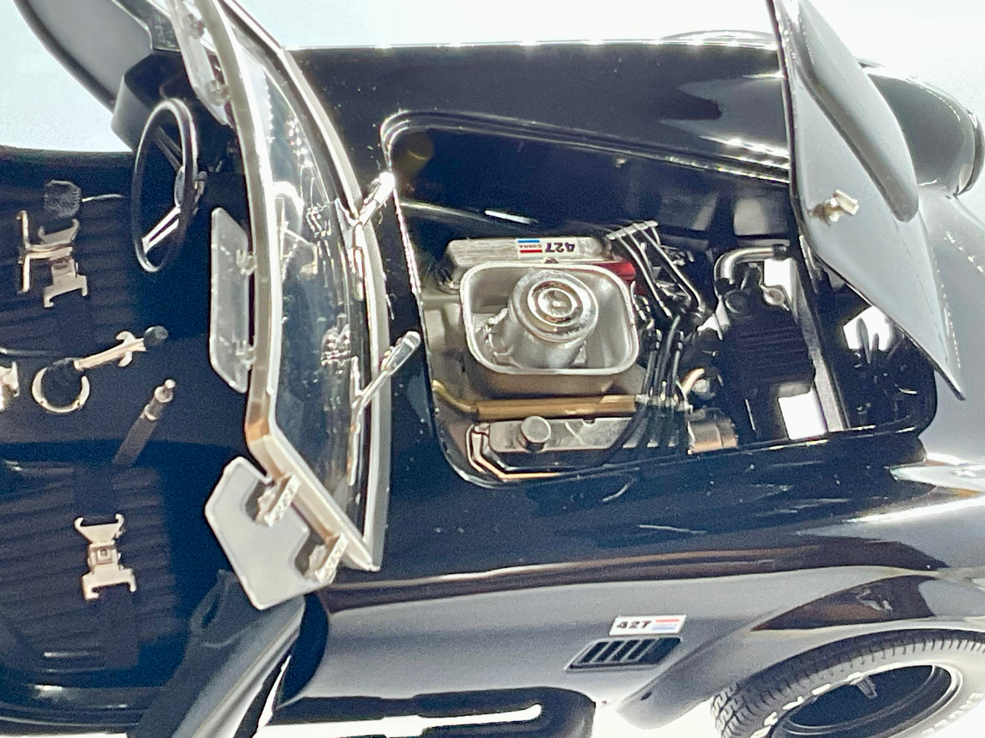 SHELBY COBRA 427S/C , KYOSHO scala 1/18