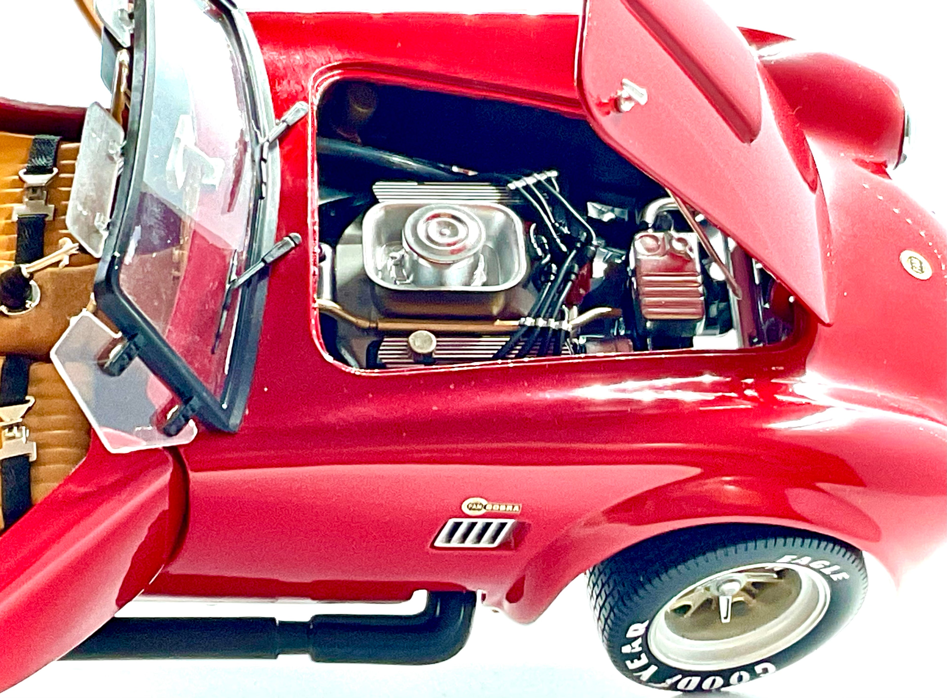 SHELBY COBRA 427S/C , KYOSHO scala 1/18