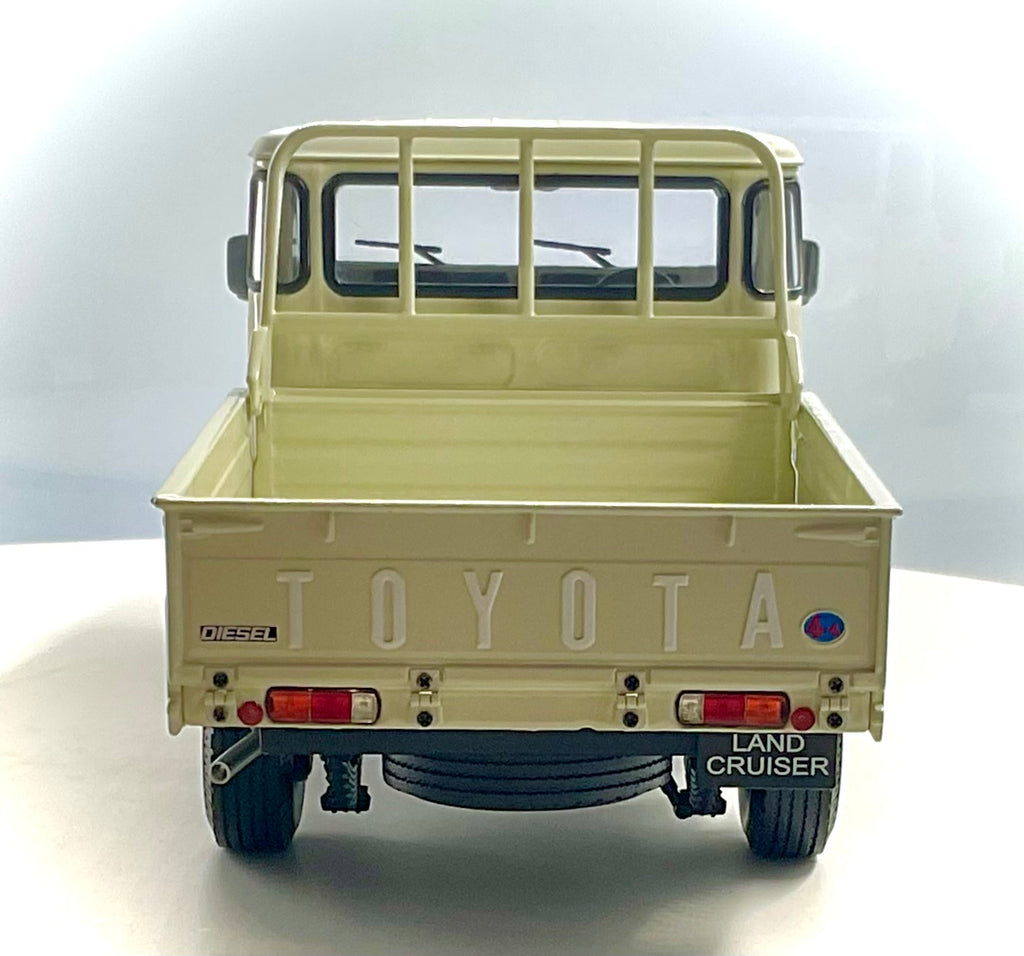 TOYOTA LAND CRUISER 40 PICK-UP , KYOSHO scala 1/18