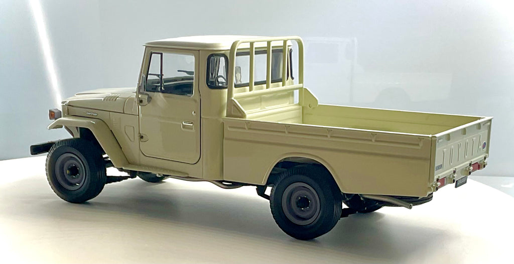 TOYOTA LAND CRUISER 40 PICK-UP , KYOSHO scala 1/18