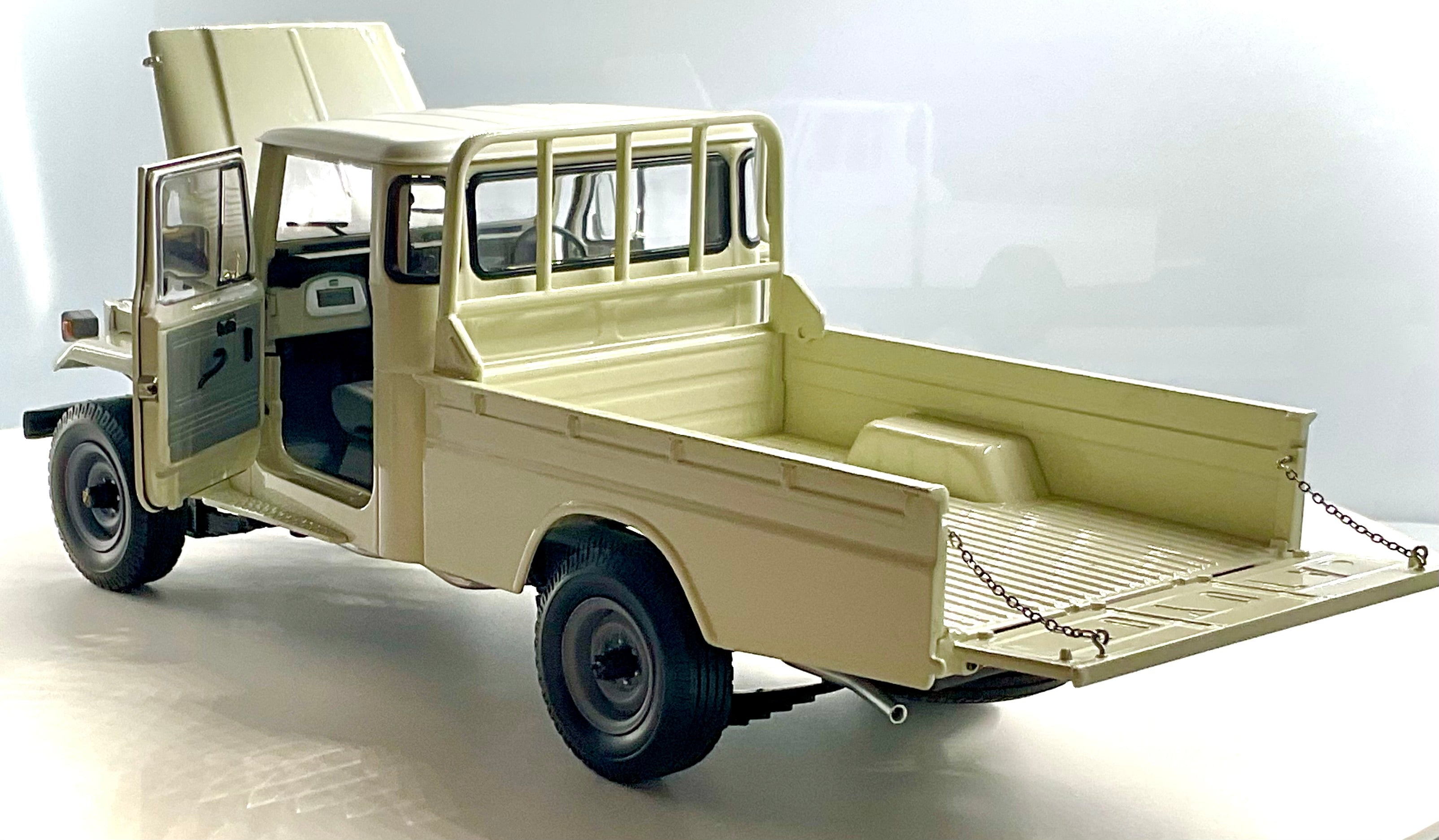 TOYOTA LAND CRUISER 40 PICK-UP , KYOSHO scala 1/18
