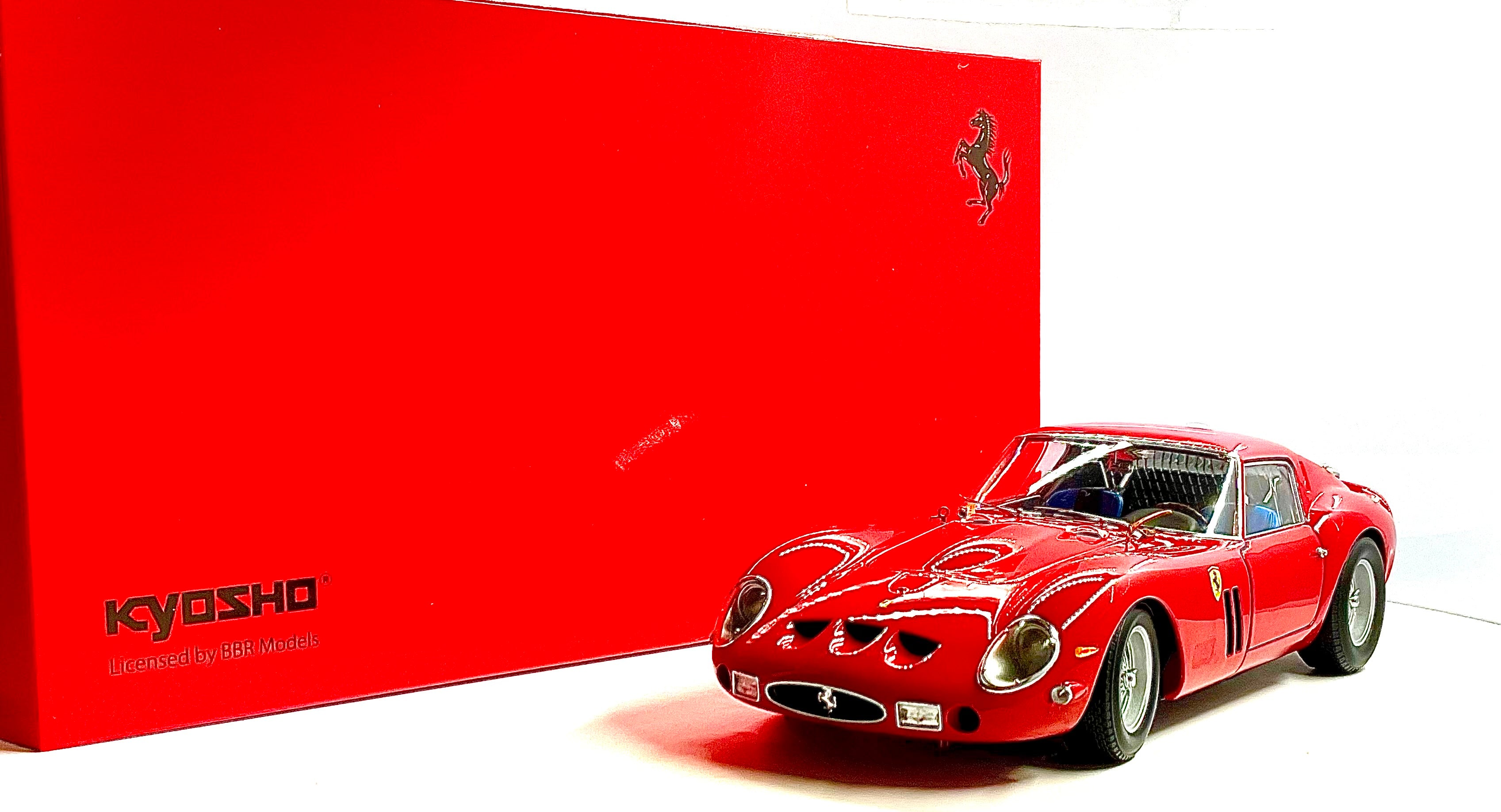 FERRARI 250 GTO , KYOSHO scala 1/18