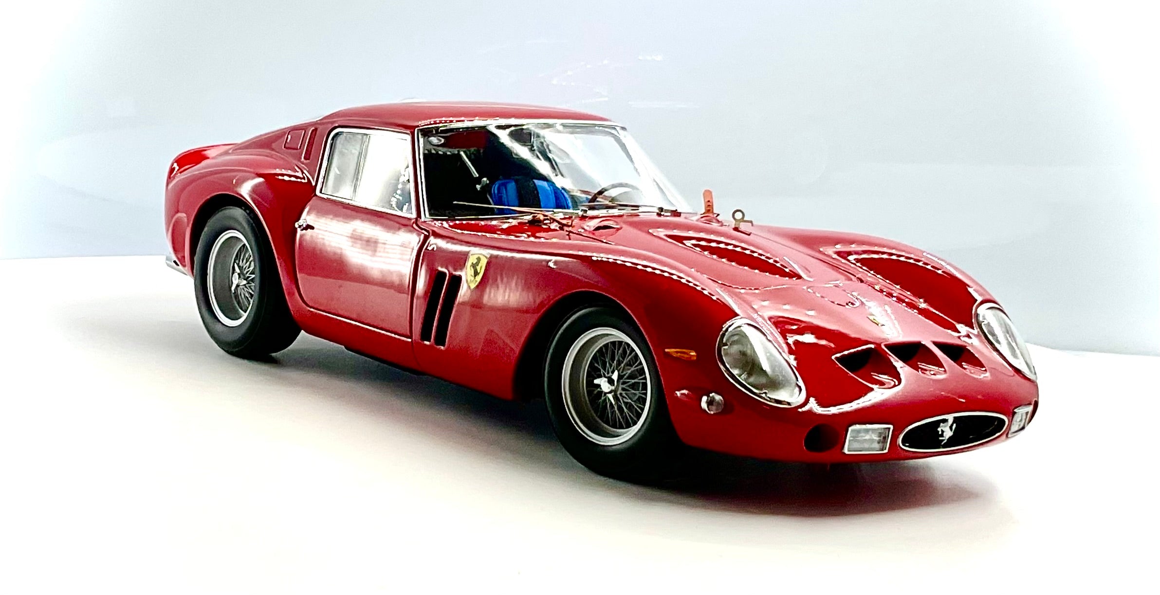FERRARI 250 GTO , KYOSHO scala 1/18