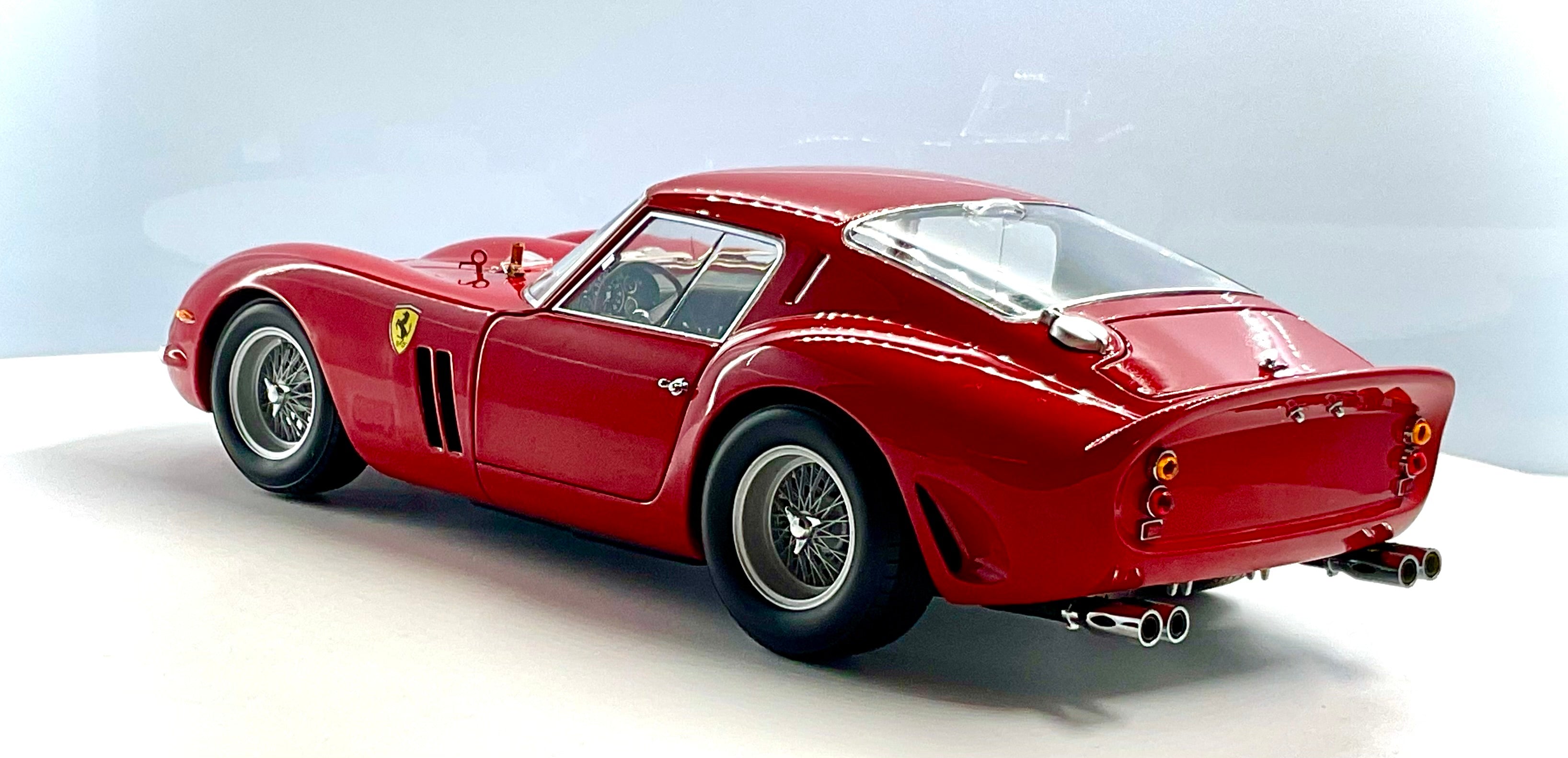 FERRARI 250 GTO , KYOSHO scala 1/18