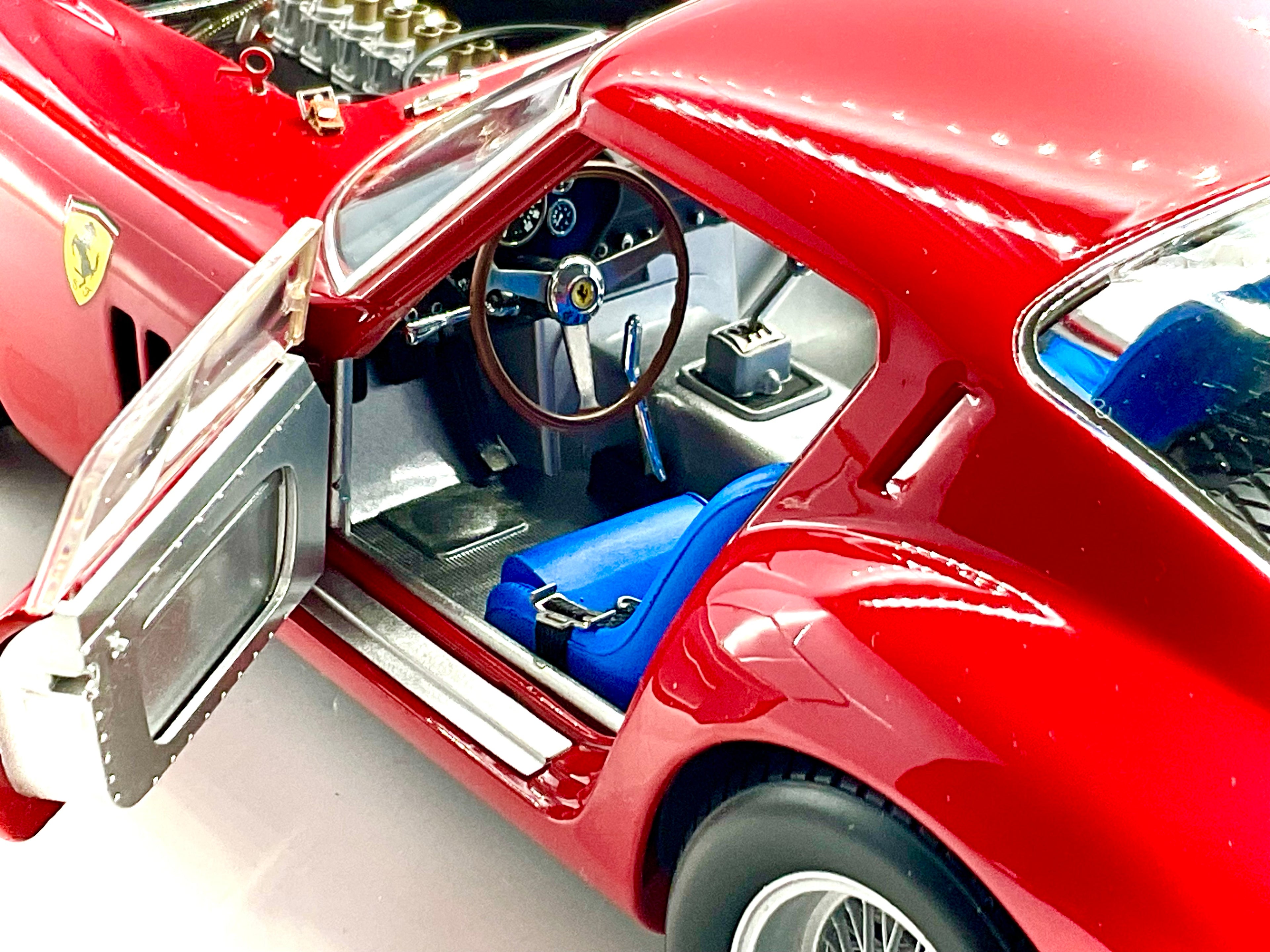 FERRARI 250 GTO , KYOSHO scala 1/18