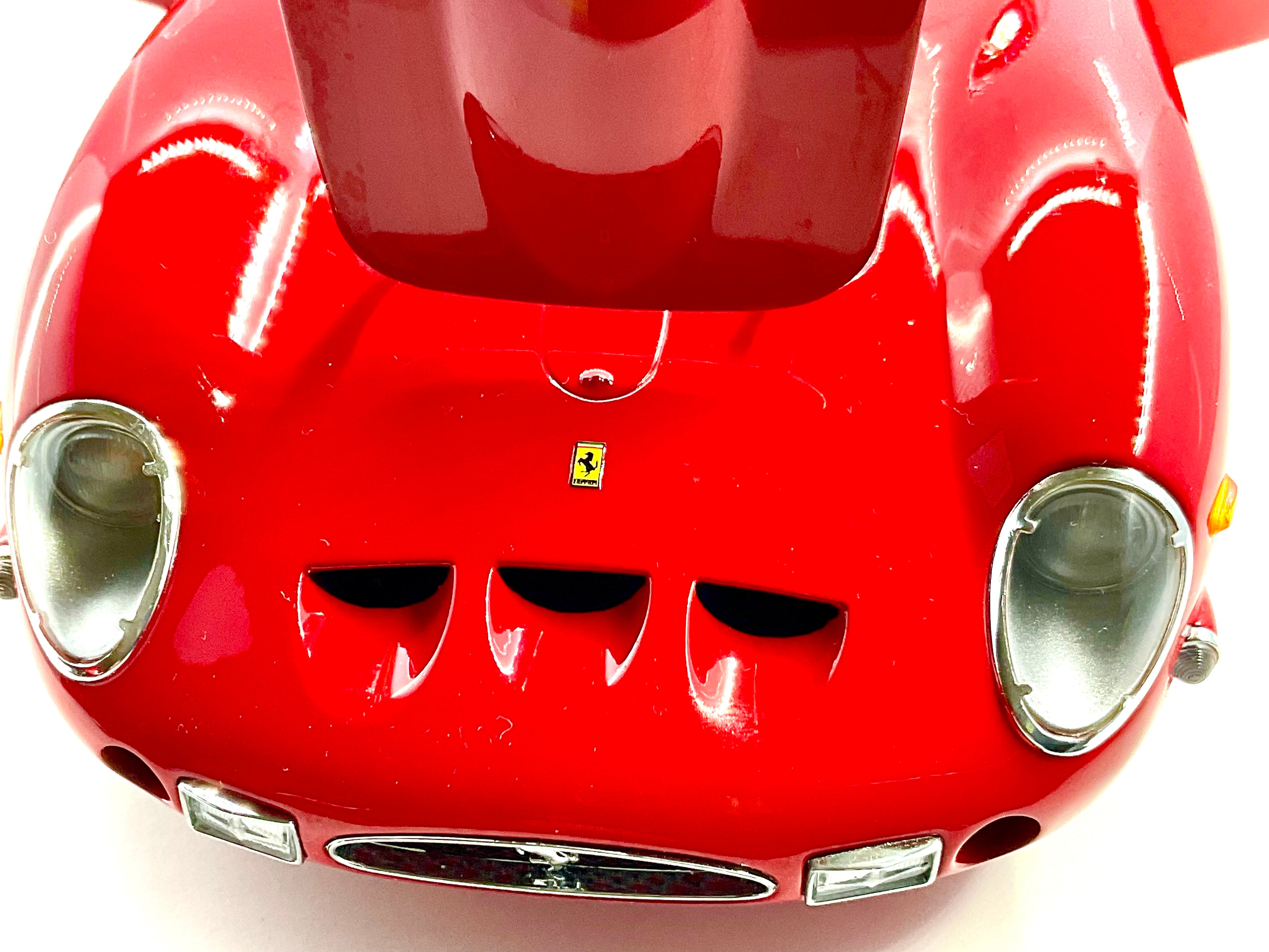 FERRARI 250 GTO , KYOSHO scala 1/18