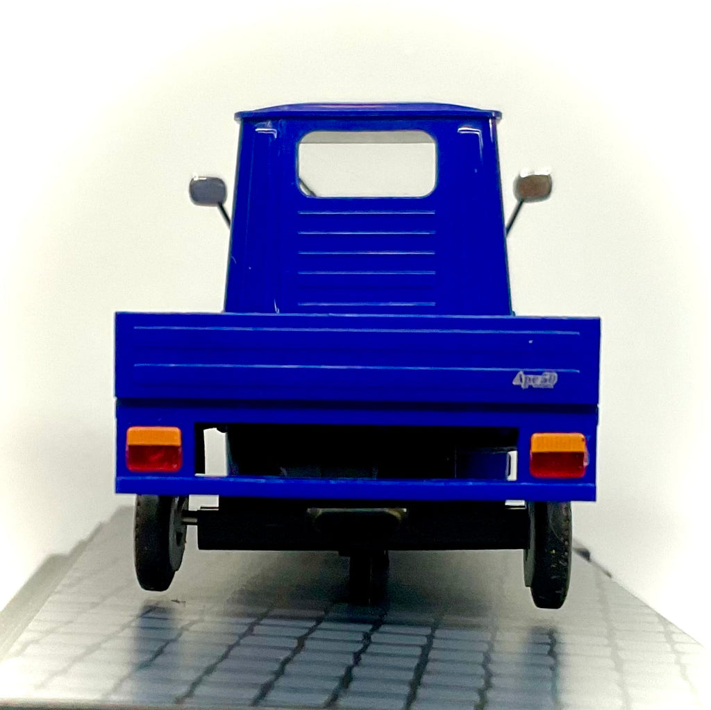 Piaggio Ape 50 1:43 – BUSCH 60002- vista posteriore 