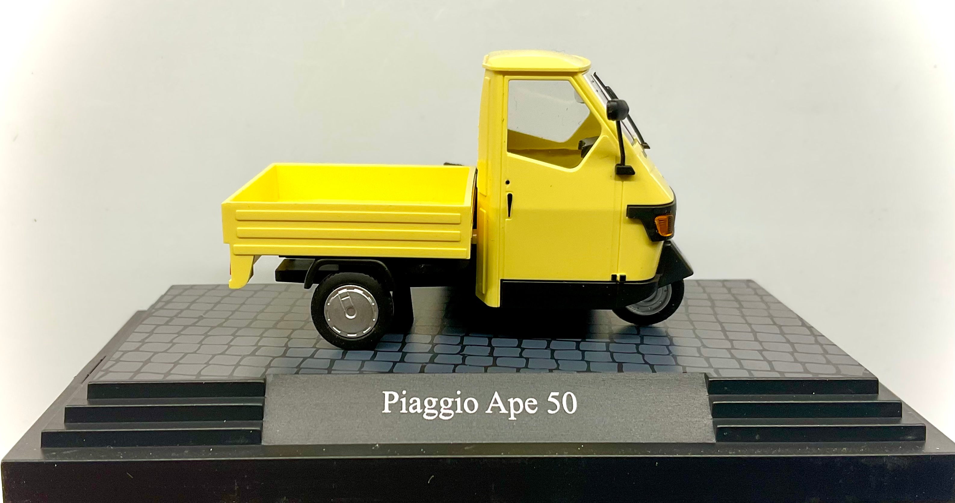 PIAGGIO APE 50 , BUSCH scala 1/43