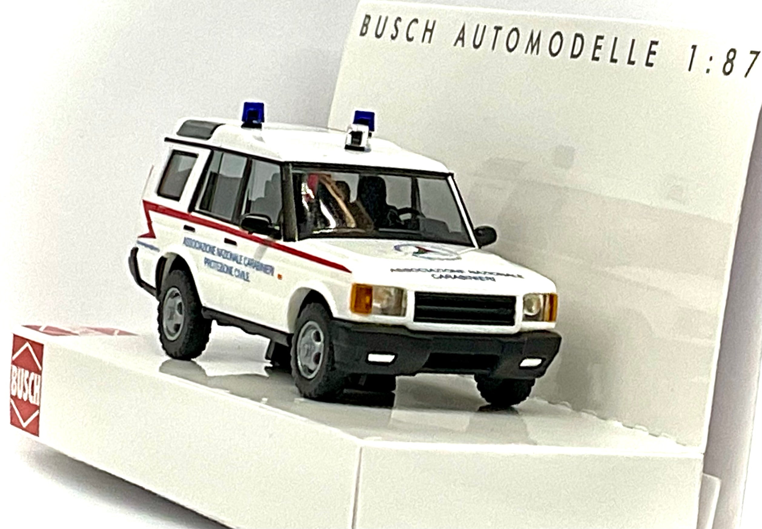 Land Rover Discovery Carabinieri Protezione Civile 1:87 – BUSCH 51937- vista 3/4 anteriore 