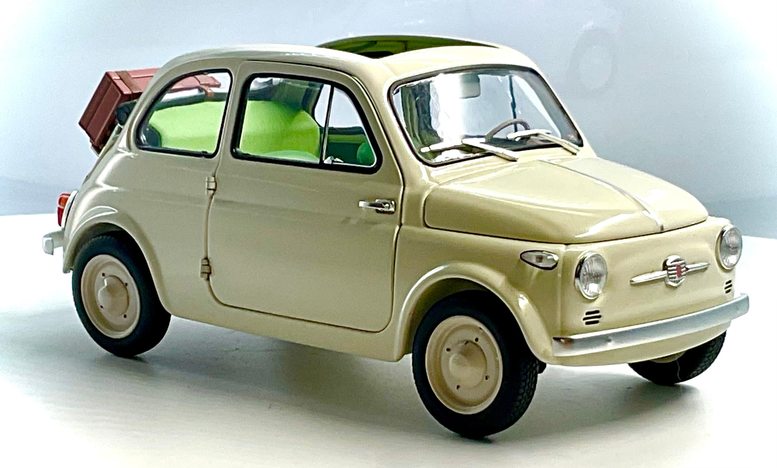 Fiat Nuova 500 White Accessories Avorio scala 1:18 – Kyosho Vista 3/4 anteriore 