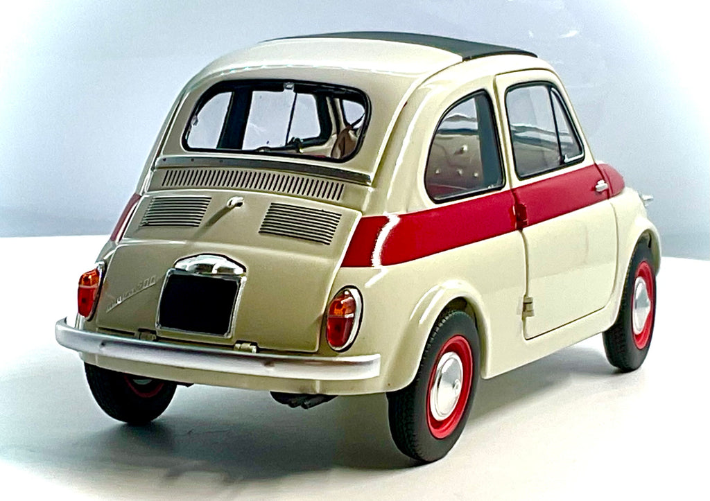 Fiat Nuova 500 Sport Bianco/Rosso scala 1:18 – Kyosho Vista 3/4 posteriore 