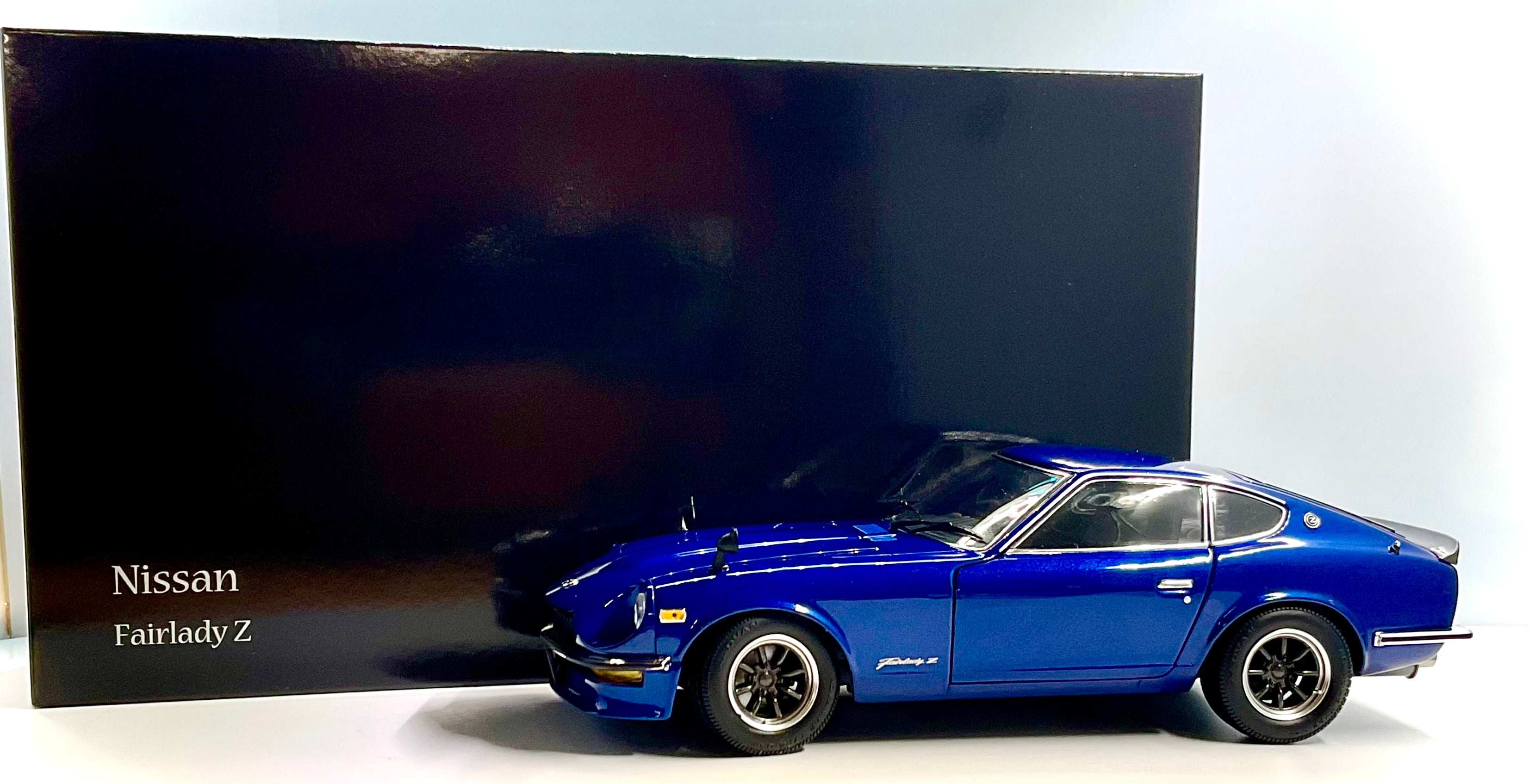 Nissan Fairlady Z-L S30 Blue Metallizzato scala 1:18 – Kyosho