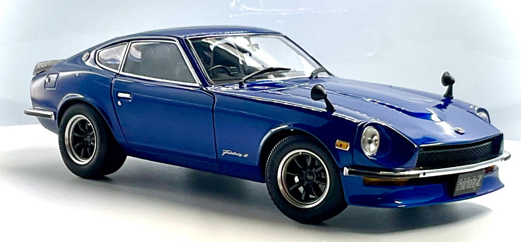 Nissan Fairlady Z-L S30 Blue Metallizzato scala 1:18 – Kyosho Vista 3/4 anteriore