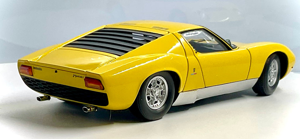 Lamborghini Miura P400 Yellow scala 1:18 – Kyosho Vista 3/4 posteriore