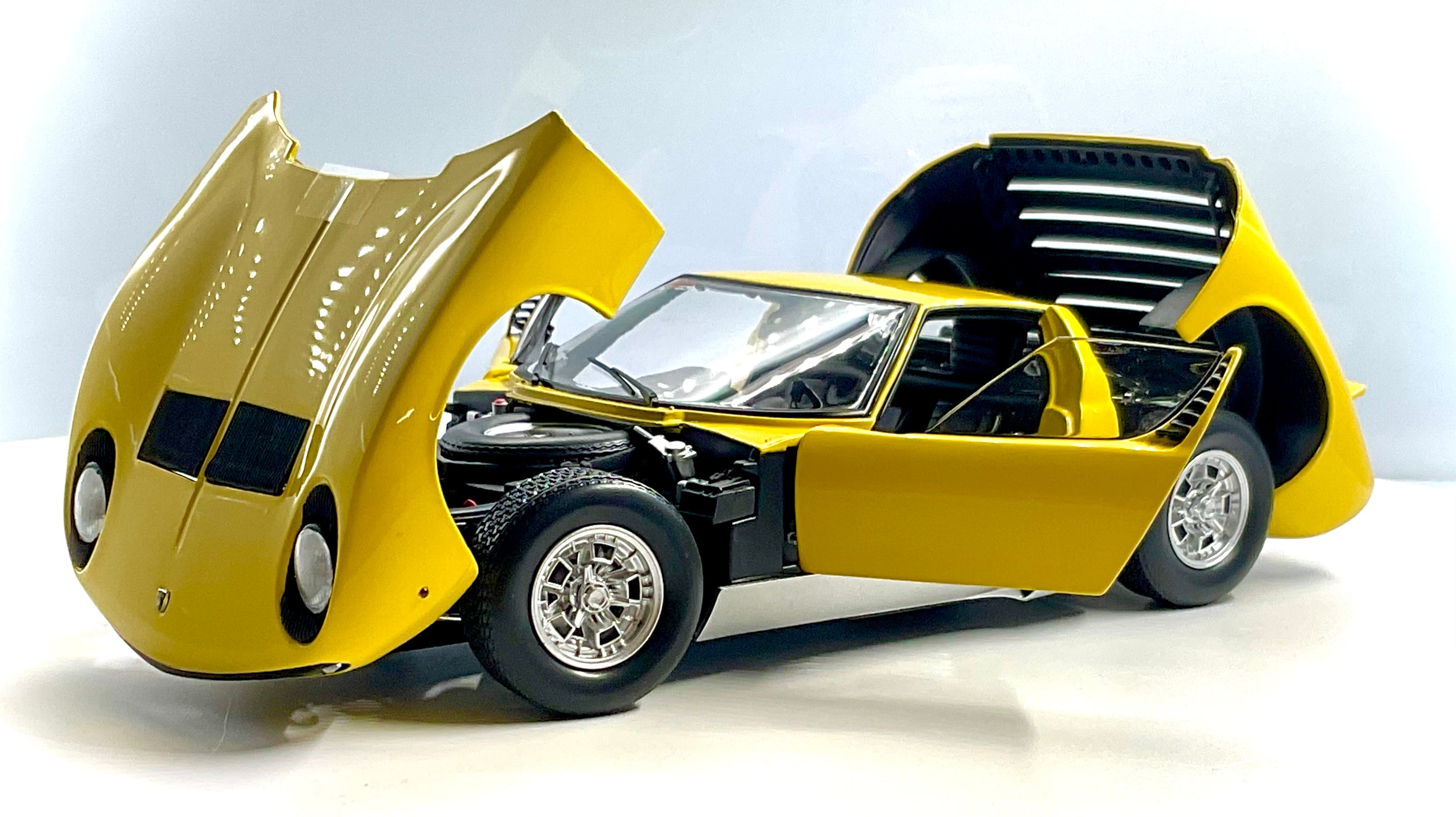 Lamborghini Miura P400 Yellow scala 1:18 – Kyosho -vista con Tutte le Aperture 
