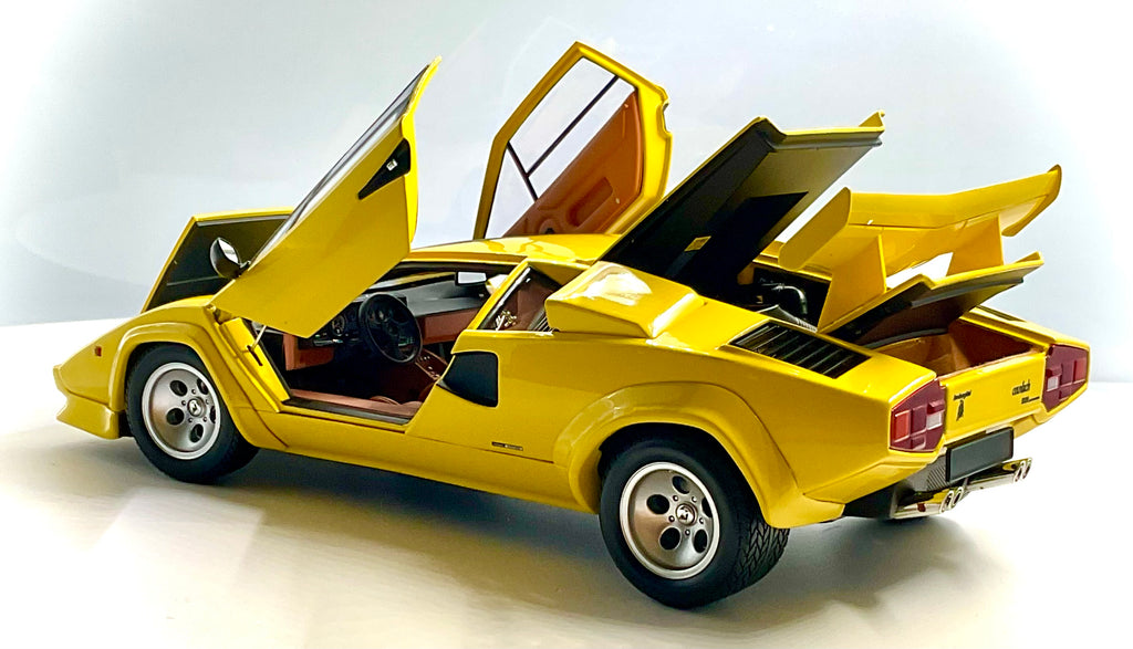 Lamborghini Countach LP500 Yellow scala 1:18 – Kyosho - vista con Tutte le Aperture 